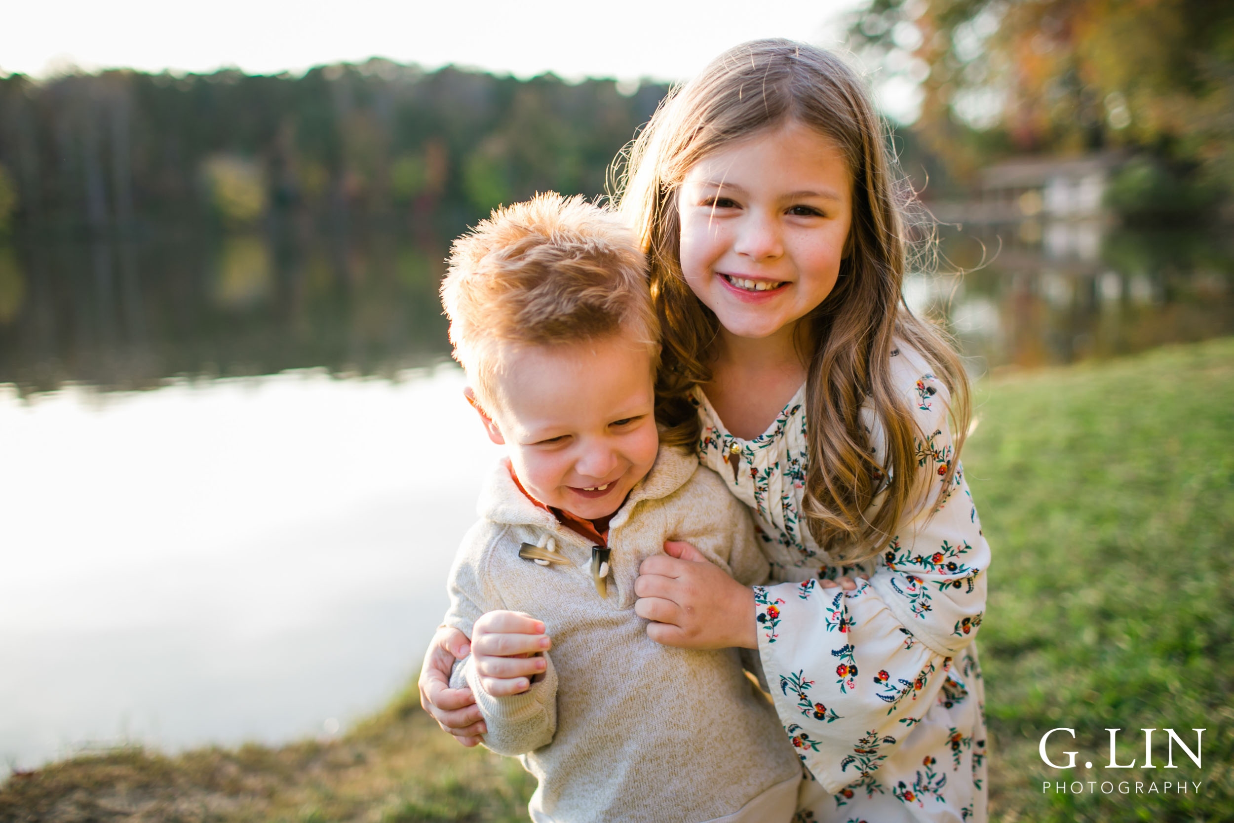 Raleigh Family Photographer | G. Lin Photography | sister hugging little brother by the lake