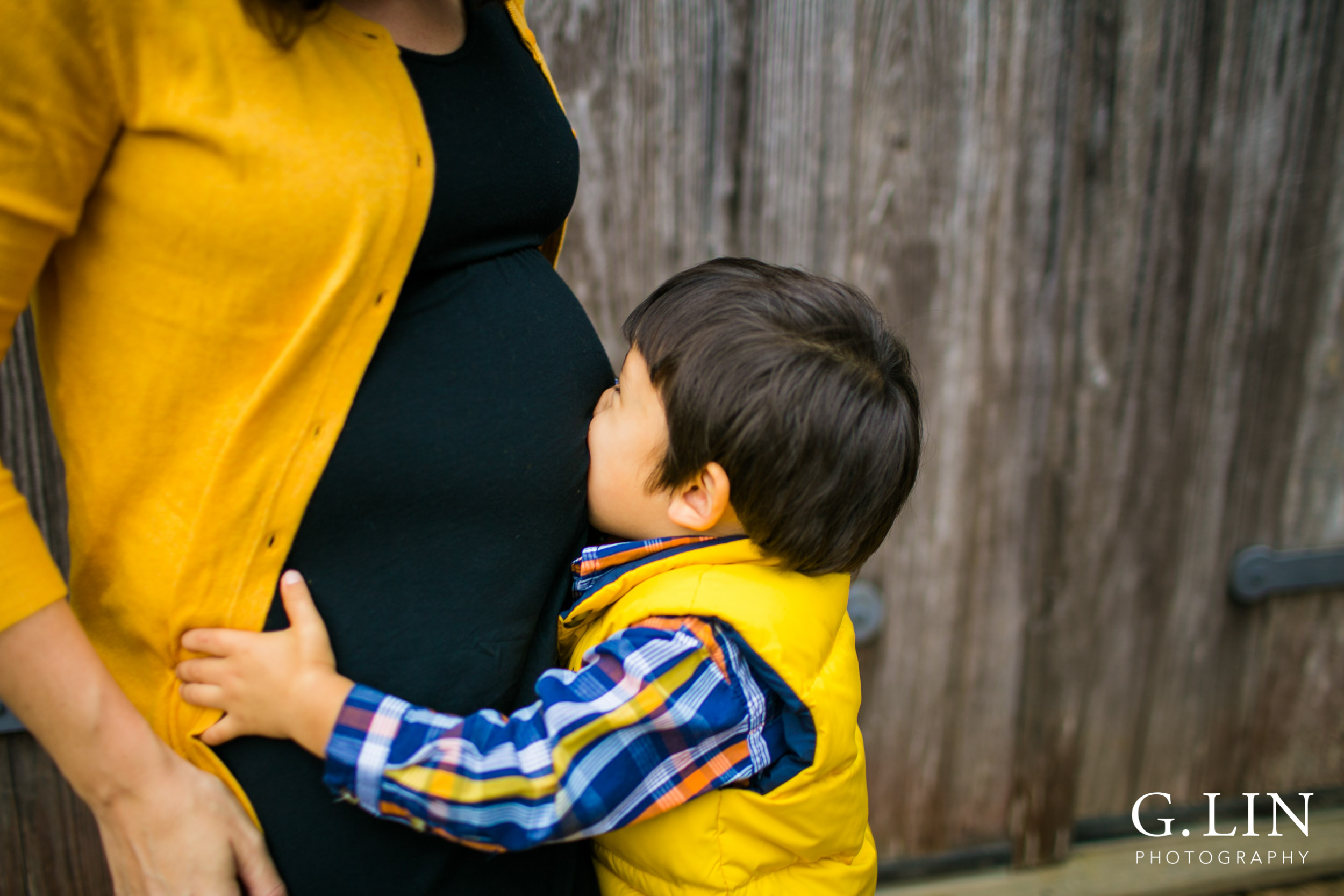Durham Family Photography | G. Lin Photography | Son kissing mom's belly