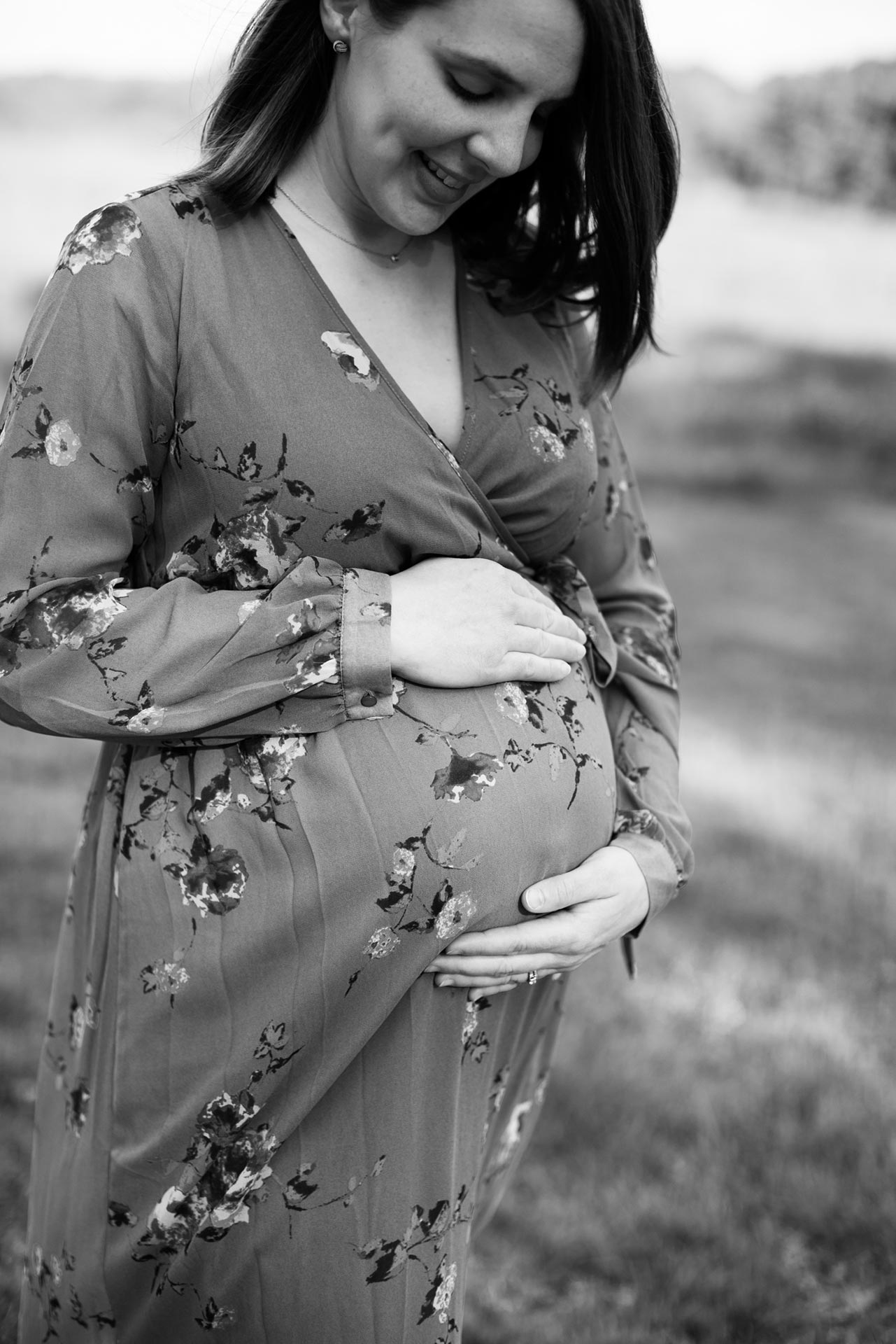 Raleigh Maternity Photography | G. Lin Photography | Black and white portrait of pregnant mom