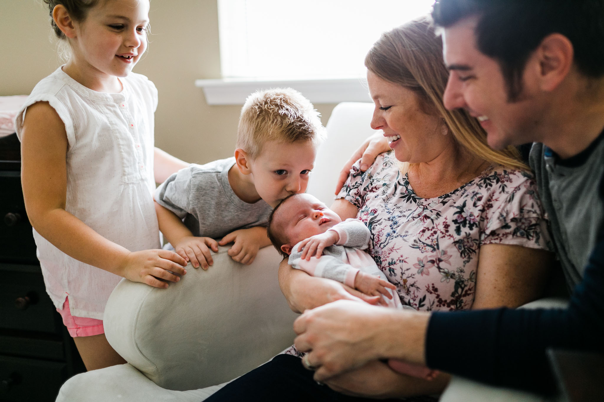 Raleigh Newborn Photographer | By G. Lin Photography | Lifestyle family photo at home