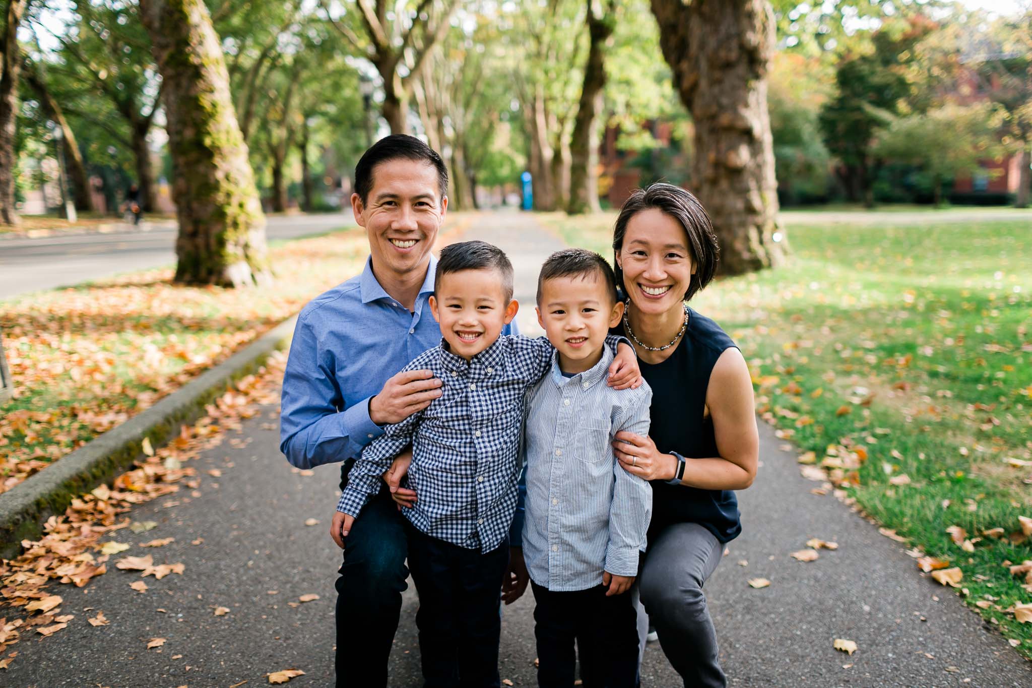 Fall family photo at UW | Seattle Family Photographer | By G. Lin Photography