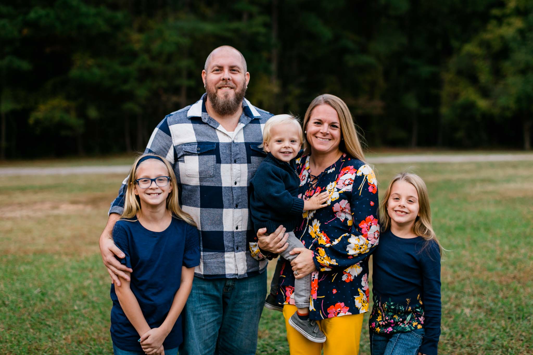 Umstead Park Family Photo, with navy blue color scheme | Raleigh Family Photographer | By G. Lin Photography