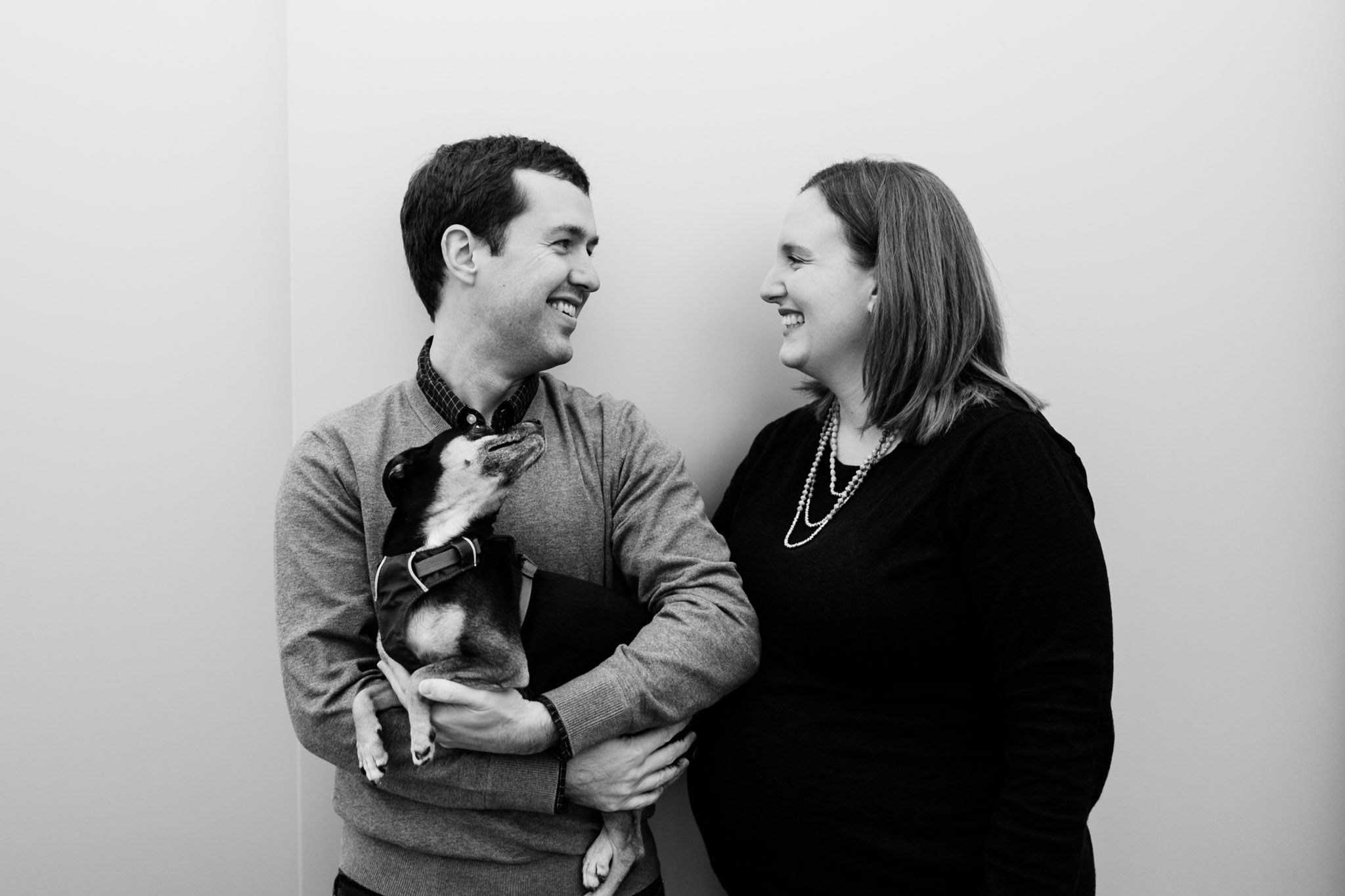 Outdoor maternity portrait at NC Museum of Art | Raleigh Maternity Photographer | By G. Lin Photography