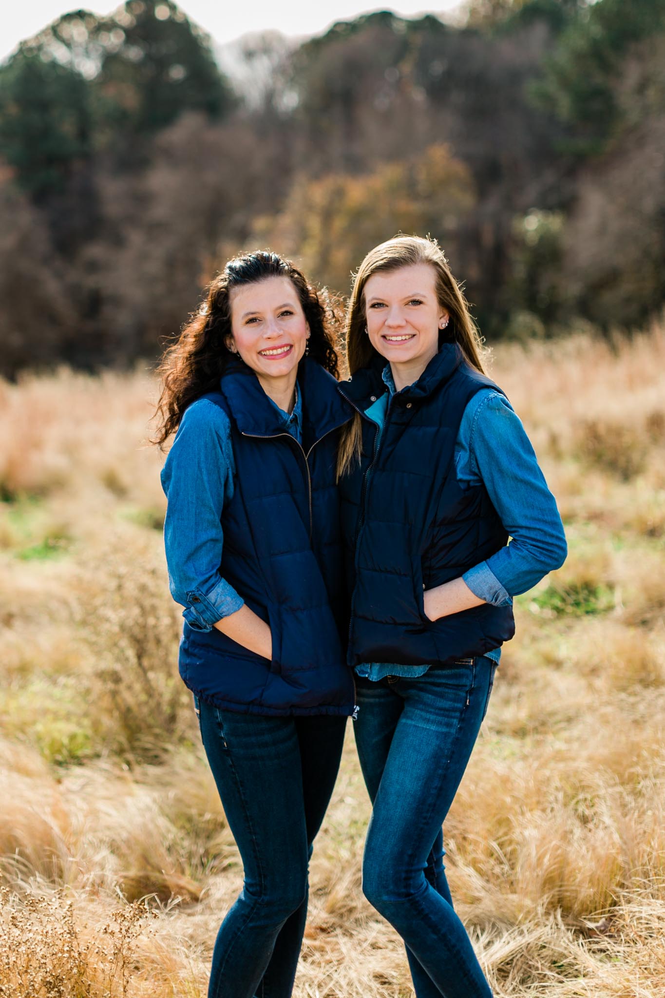 Outdoor sister portrait | Raleigh Family Photographer | By G. Lin Photography