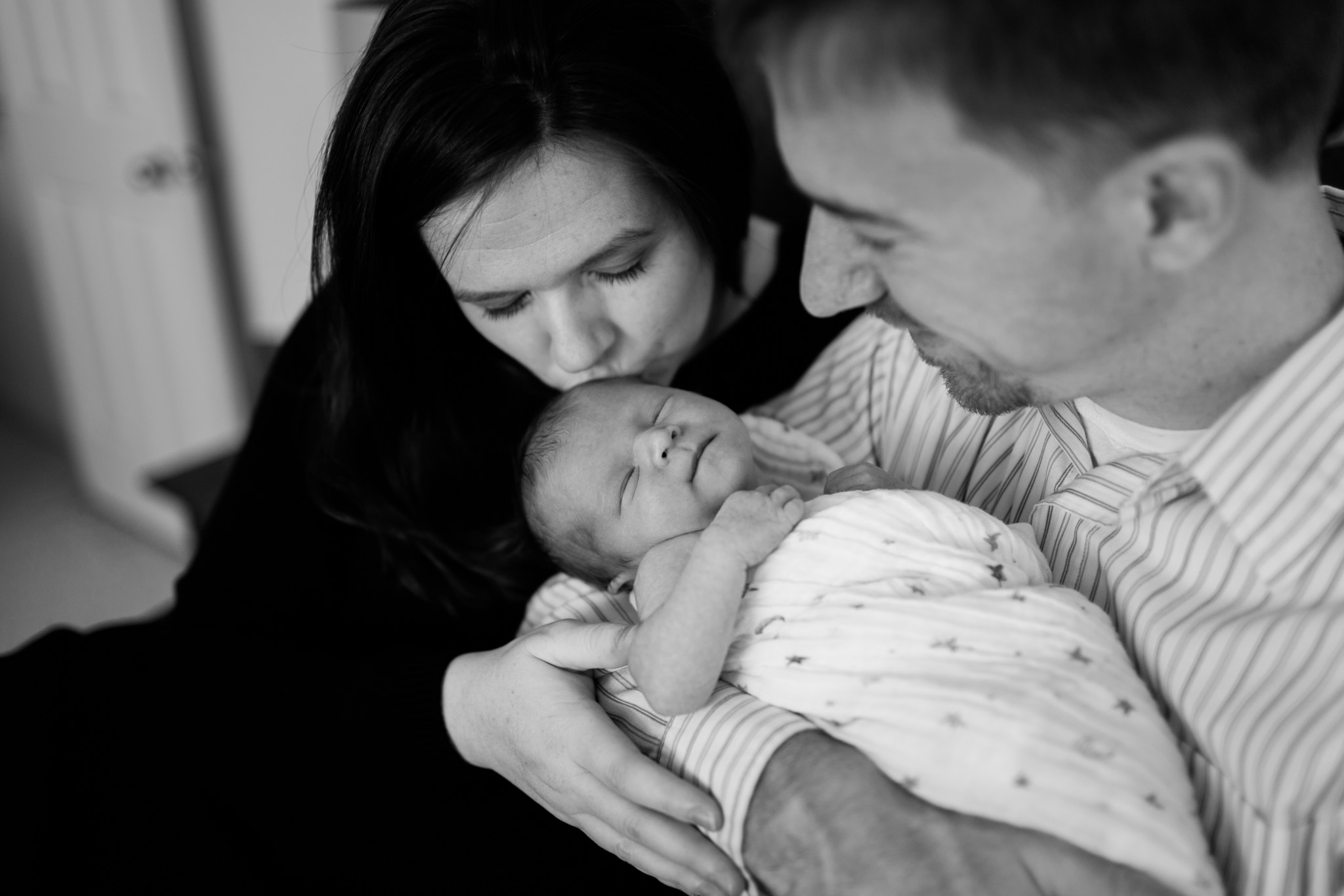 Beautiful black and white photo of baby and parents | Durham Newborn Photographer | By G. Lin Photography