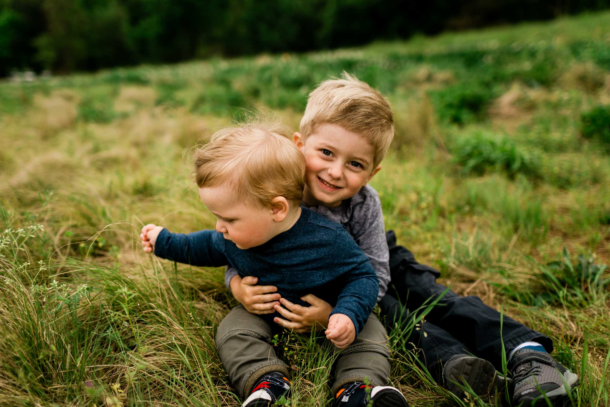 Brother hugging little brother | Raleigh Newborn Photographer | By G. Lin Photography