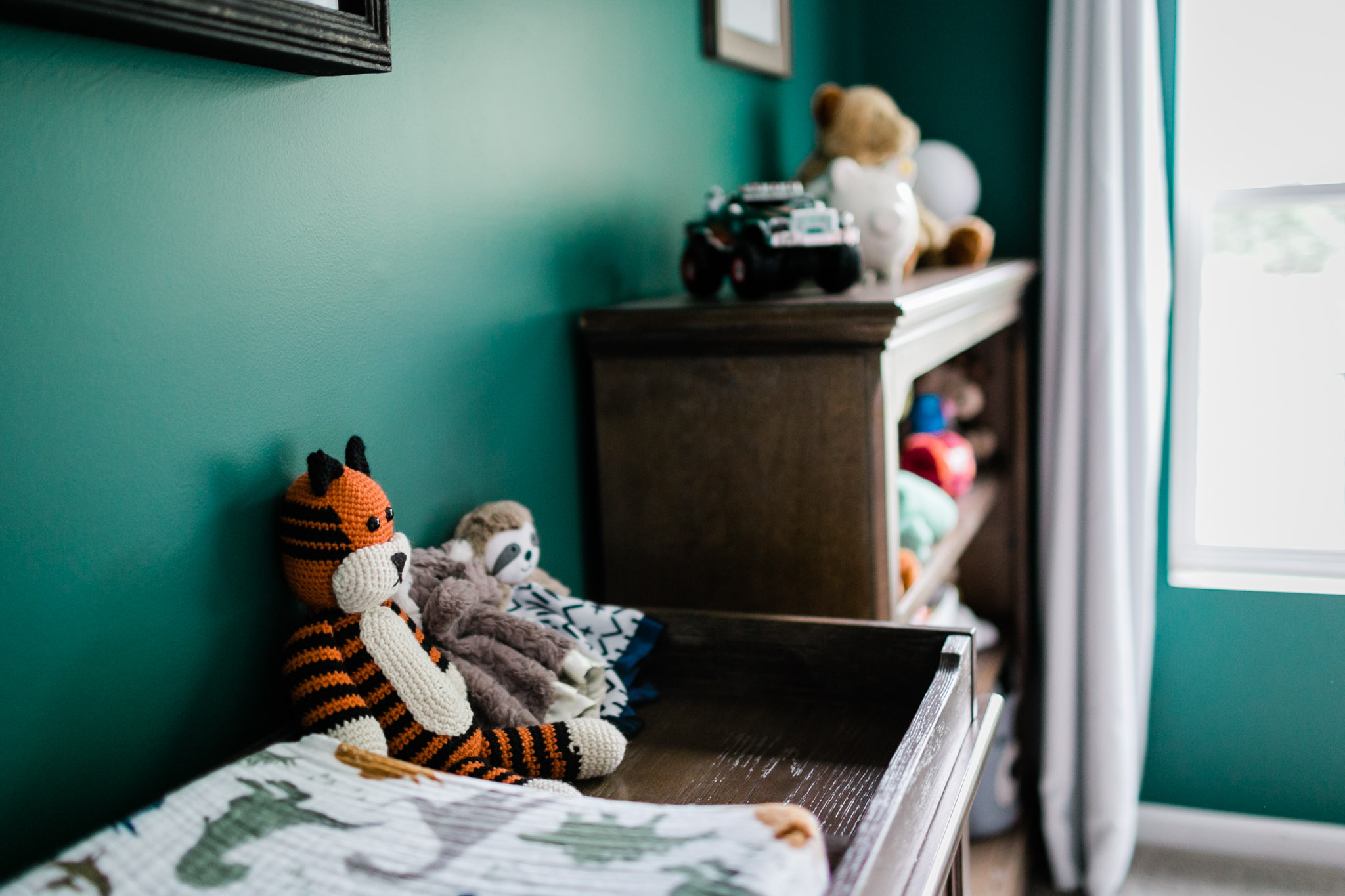 Durham Newborn Photographer | By G. Lin Photography | Nursery details in room