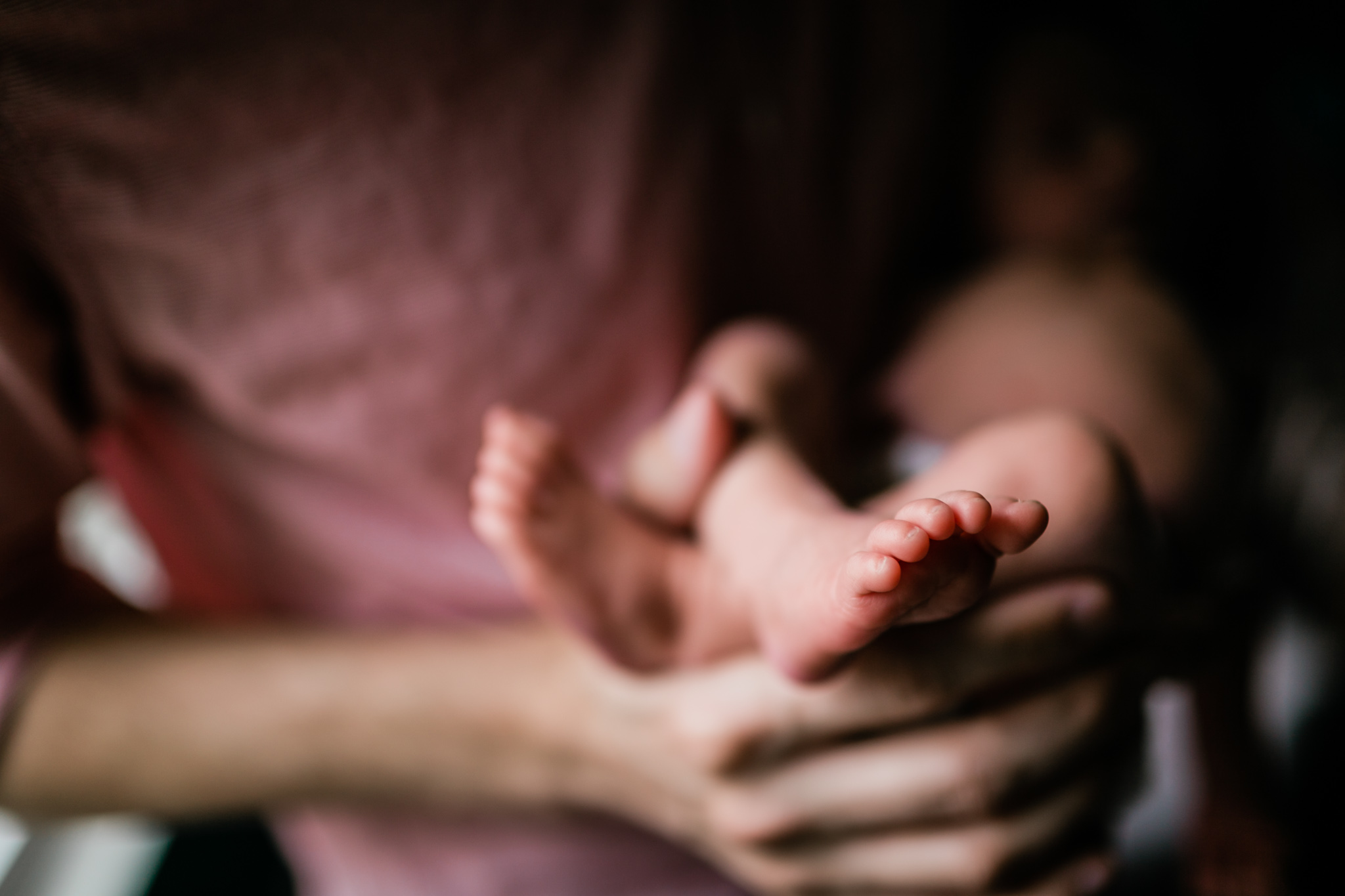 Durham Newborn Photographer | By G. Lin Photography | Close up photos of baby's feet