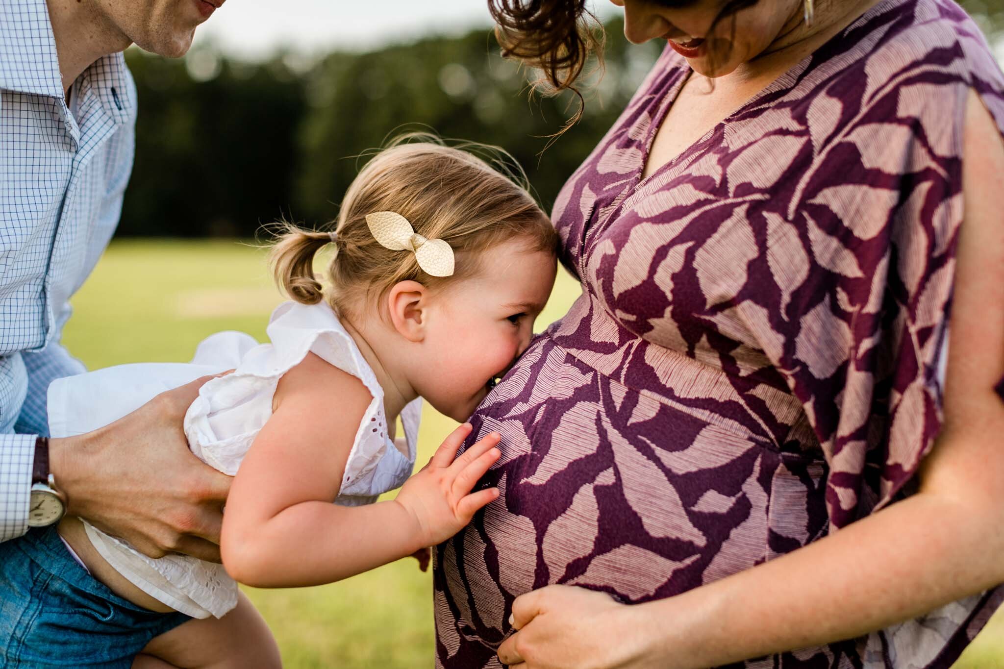 Raleigh Maternity Photographer | By G. Lin Photography | Girl kissing mom's baby bump