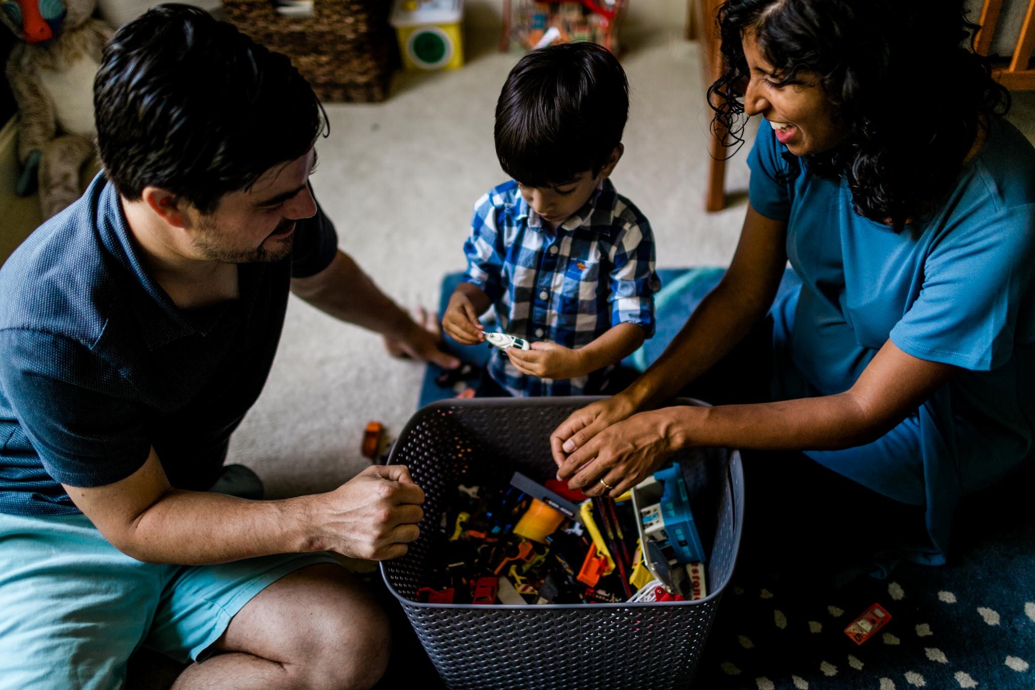 Durham Photographer | By G. Lin Photography | Family playing with toy box together