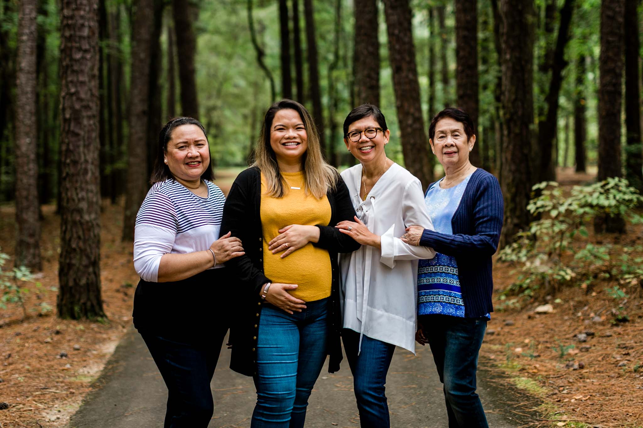 Raleigh Maternity Photographer | By G. Lin Photography | Outdoor maternity photo shoot at Umstead Park