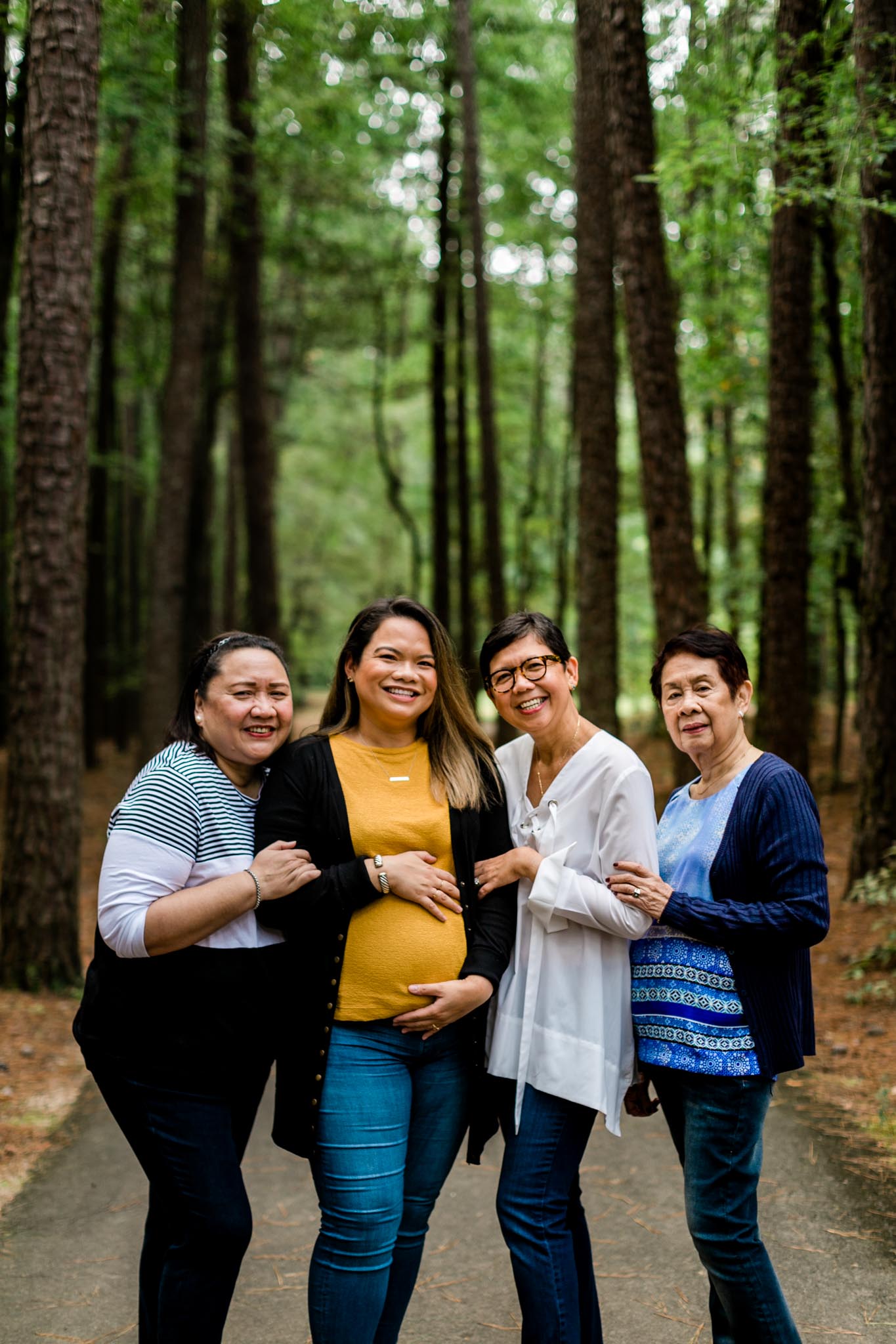 Raleigh Family Photographer | By G. Lin Photography | Umstead Park | Outdoor maternity portrait at Umstead Park
