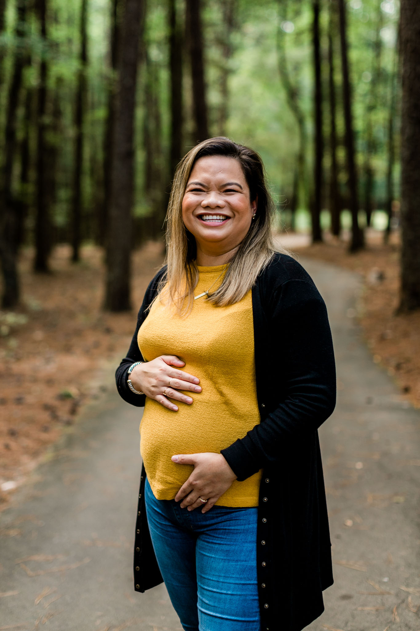 Raleigh Maternity Photographer | By G. Lin Photography | Maternity Portrait at Umstead Park