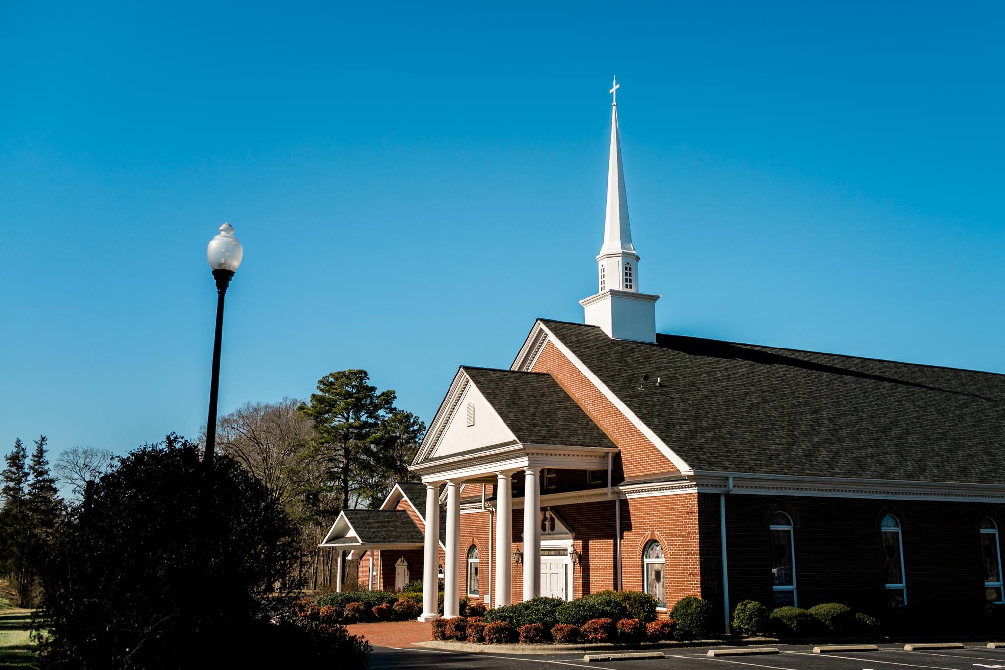 Durham Wedding Photographer | By G. Lin Photography | Wide shot of Emmaus Baptist Church in Pittsboro