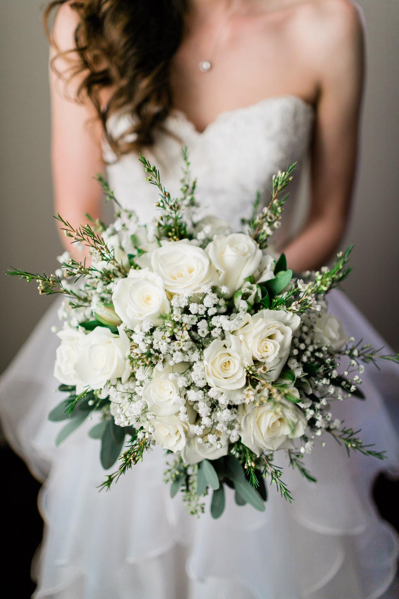 Durham Wedding Photographer | By G. Lin Photography | Close up of white flowers of bridal bouquet