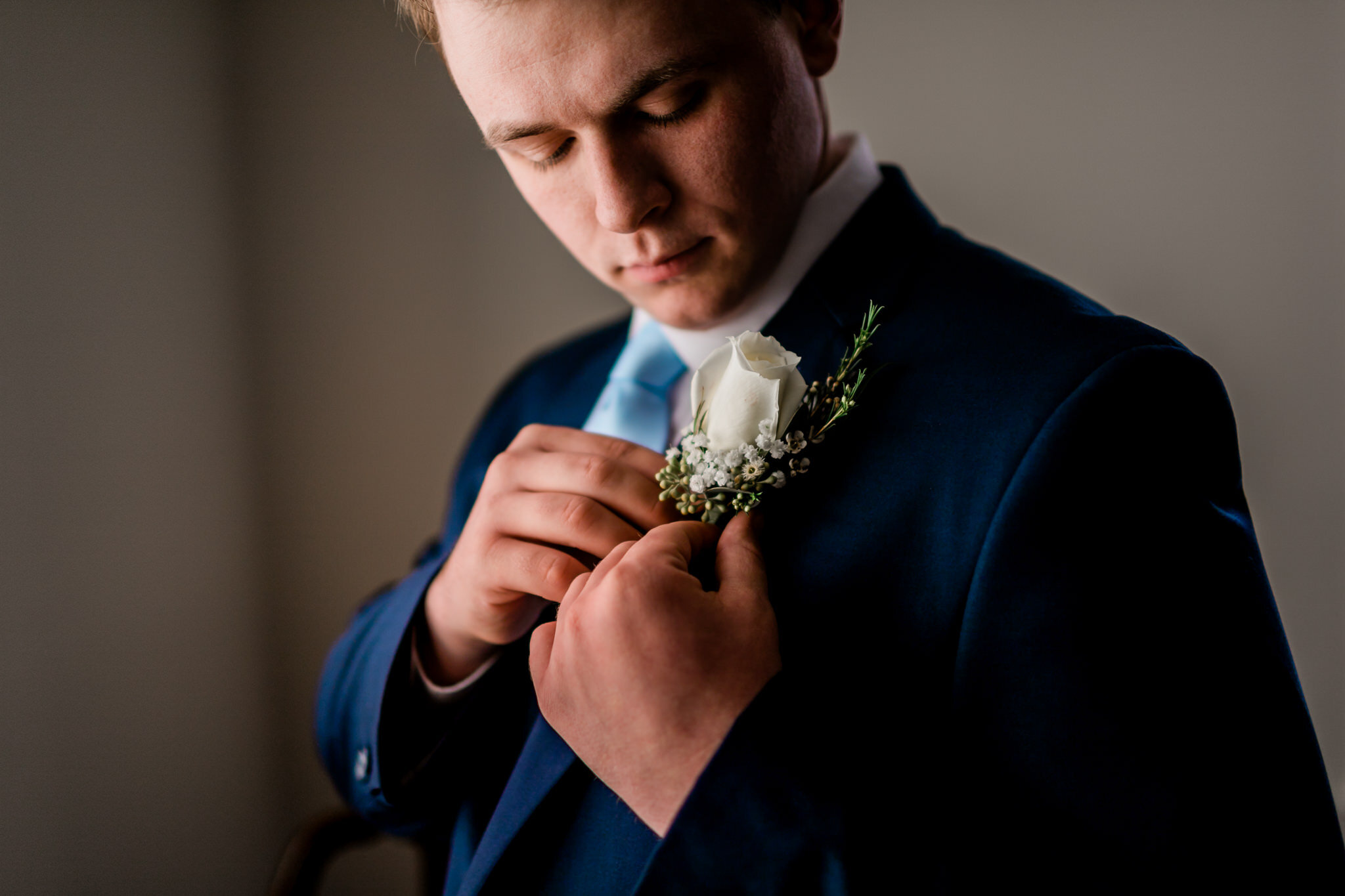 Durham Wedding Photographer | By G. Lin Photography | Groom putting on boutonniere