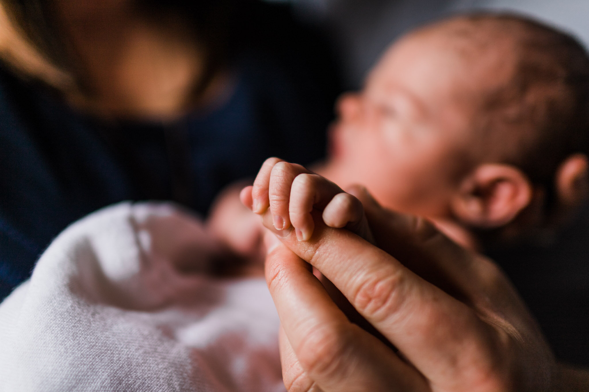 Raleigh Newborn Photographer | By G. Lin Photography | Close up of baby's hands