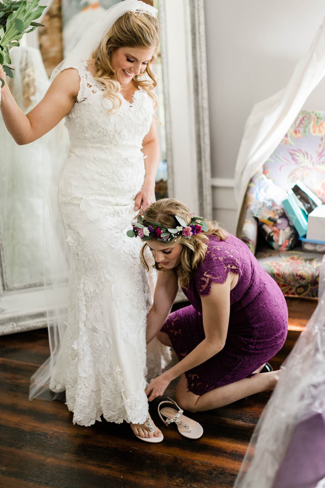 Durham Wedding Photographer | By G. Lin Photography | Bridesmaid putting shoe on bride