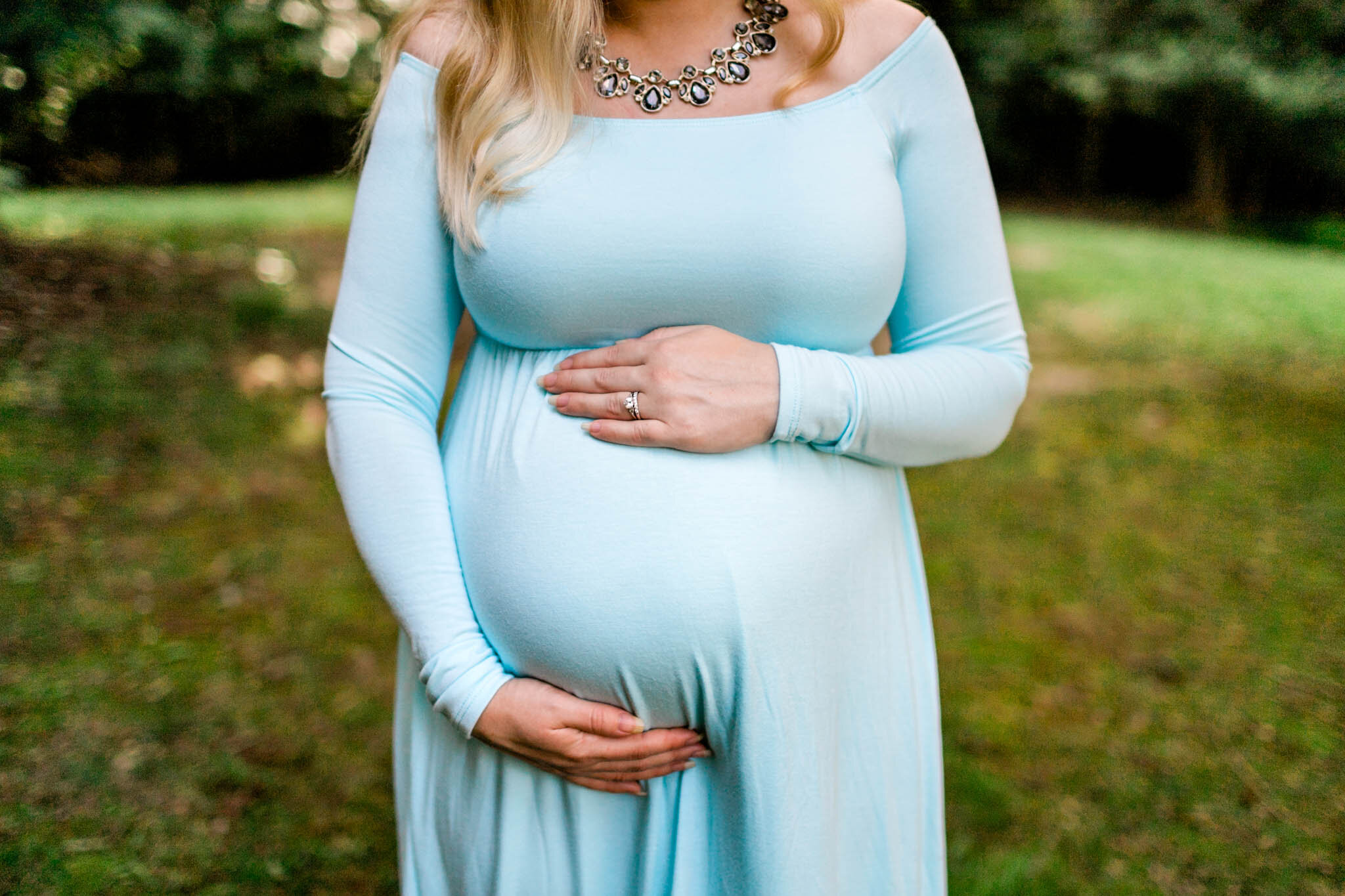 Raleigh Maternity Photographer | By G. Lin Photography | Close up of baby bump