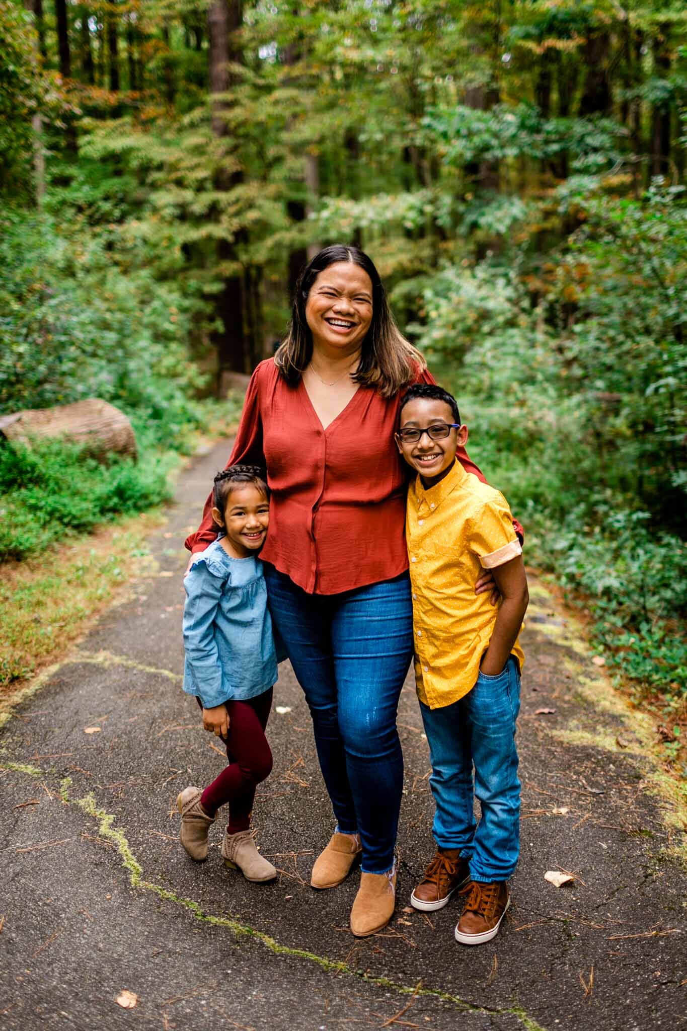 Raleigh Family Photographer | By G. Lin Photography | Umstead Park | Raleigh Family Photographer | By G. Lin Photography | Umstead Park | Aunt with young niece and newphew