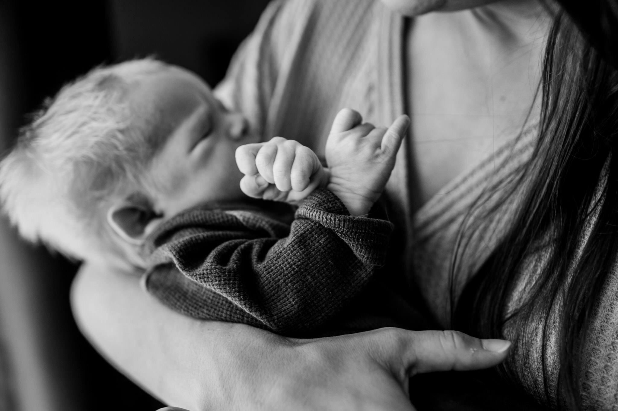 Durham Newborn Photographer | By G. Lin Photography | Black and white photo of baby sucking thumb