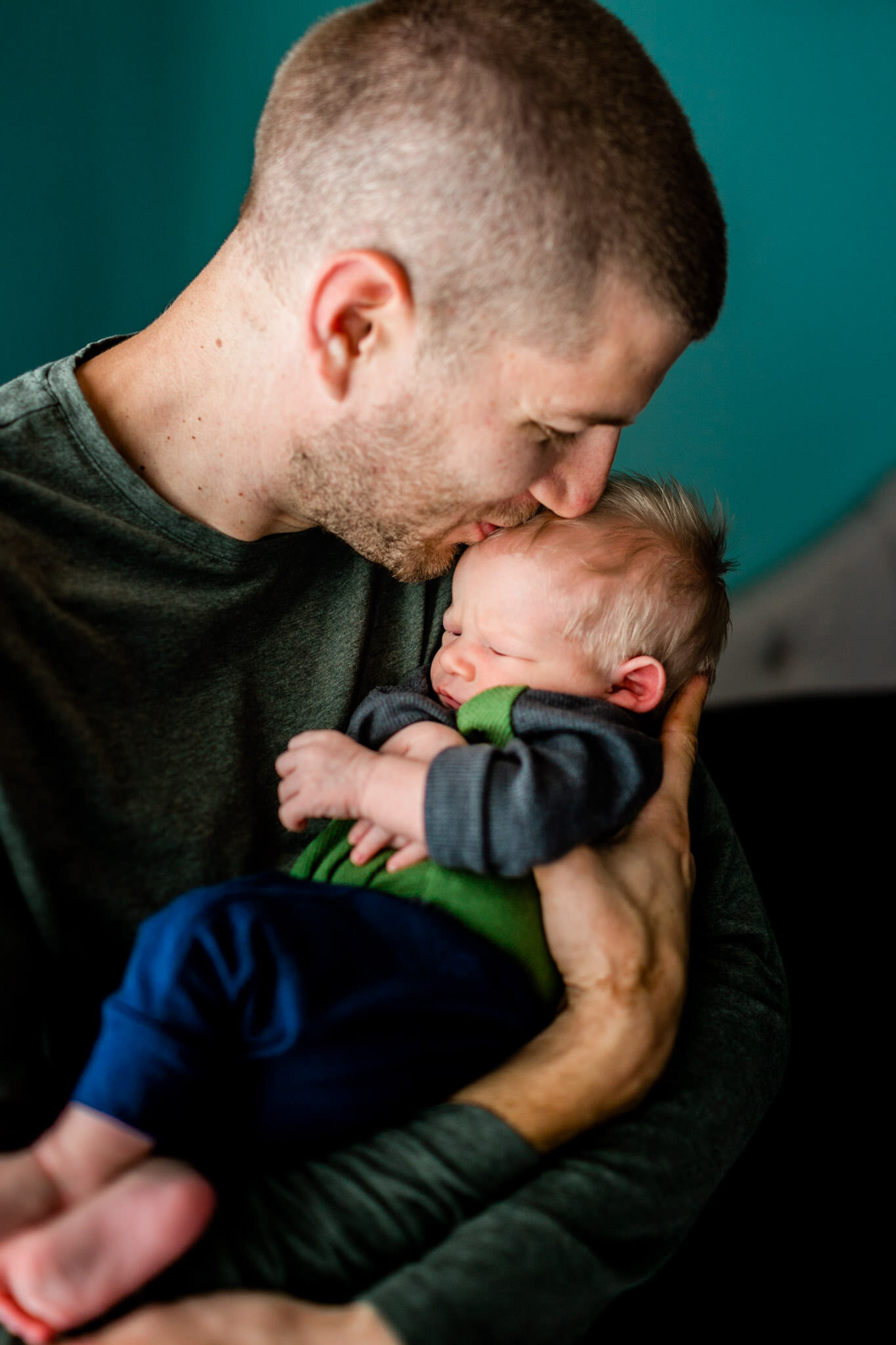 Durham Newborn Photographer | By G. Lin Photography | Father kissing baby on the head