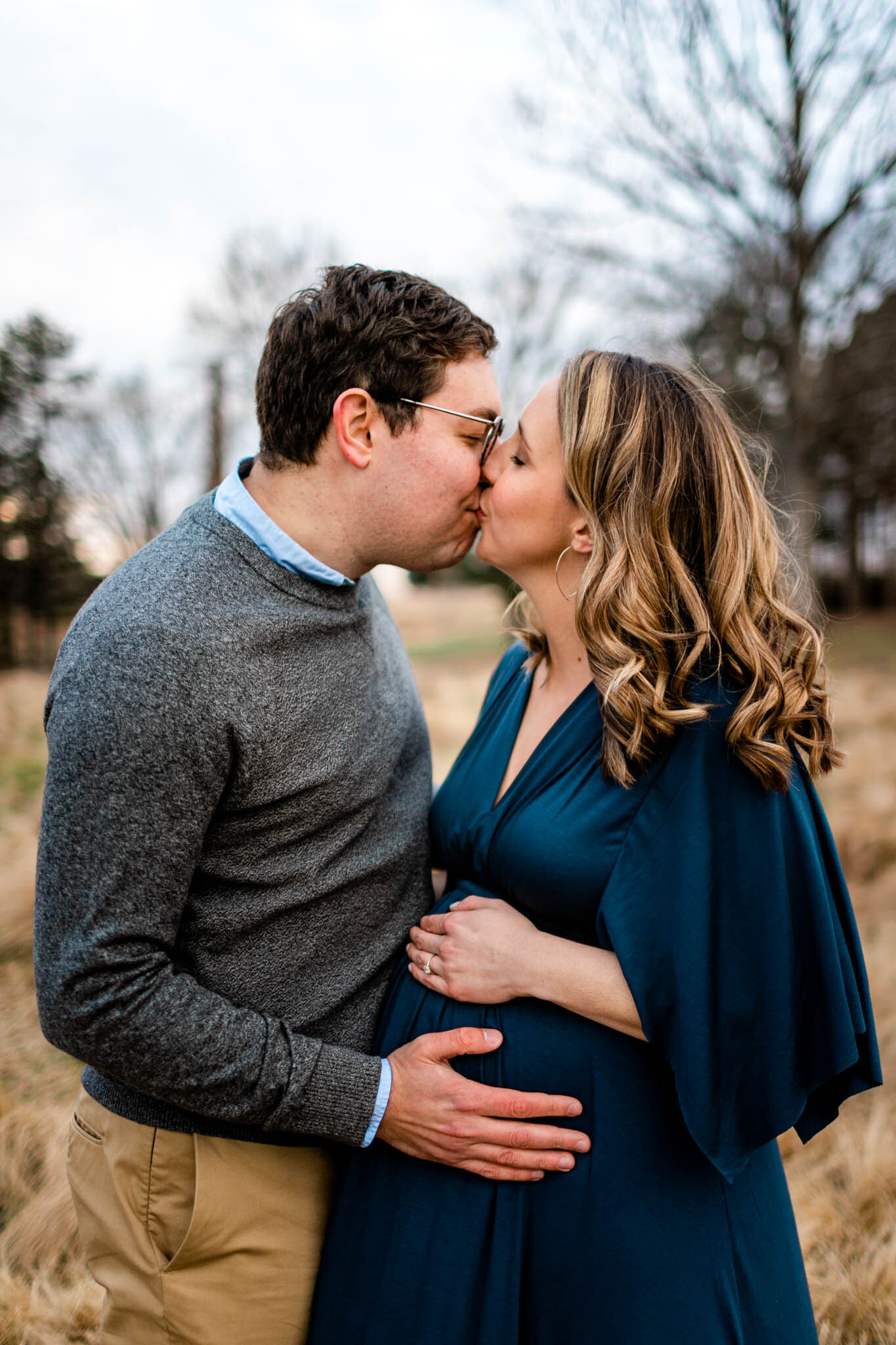 Raleigh Newborn Photographer | By G. Lin Photography | Portrait of man and woman kissing outdoors at NCMA
