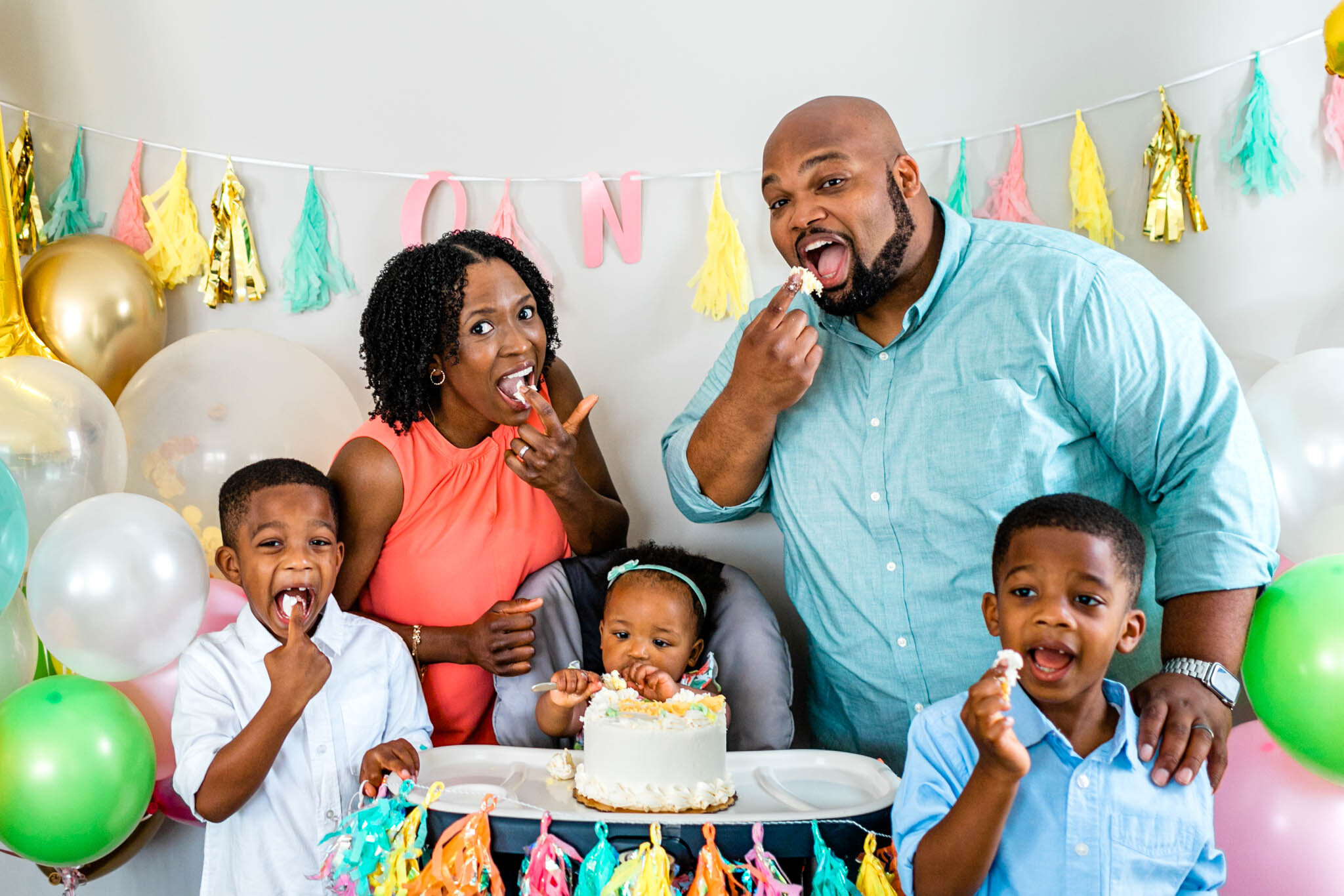 Durham Family Photographer | By G. Lin Photography | Family of five eating cake