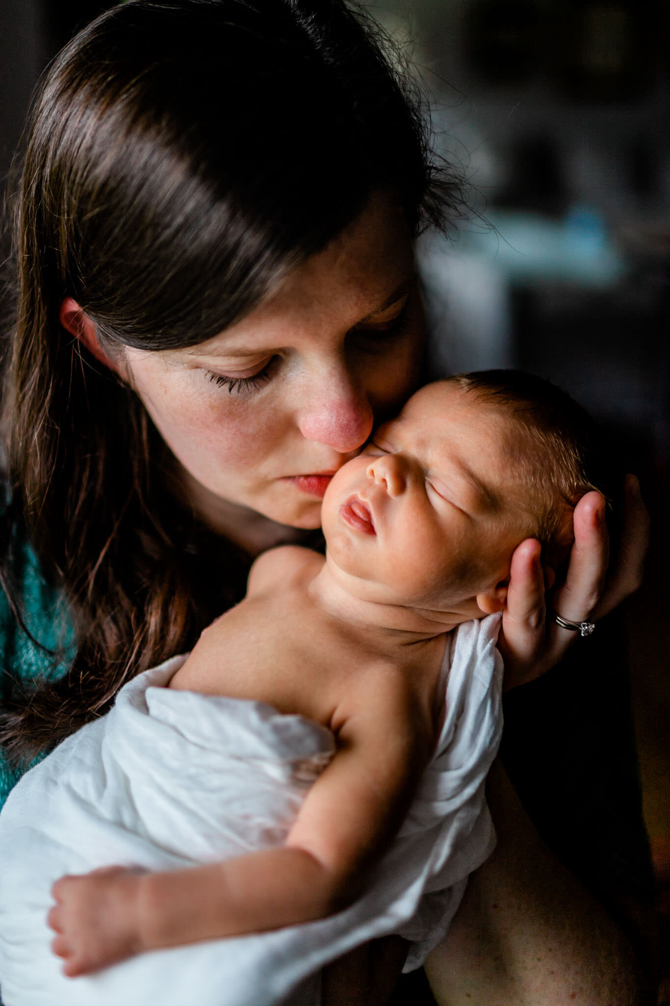 Durham Newborn Photographer | By G. Lin Photography | Mother kissing baby