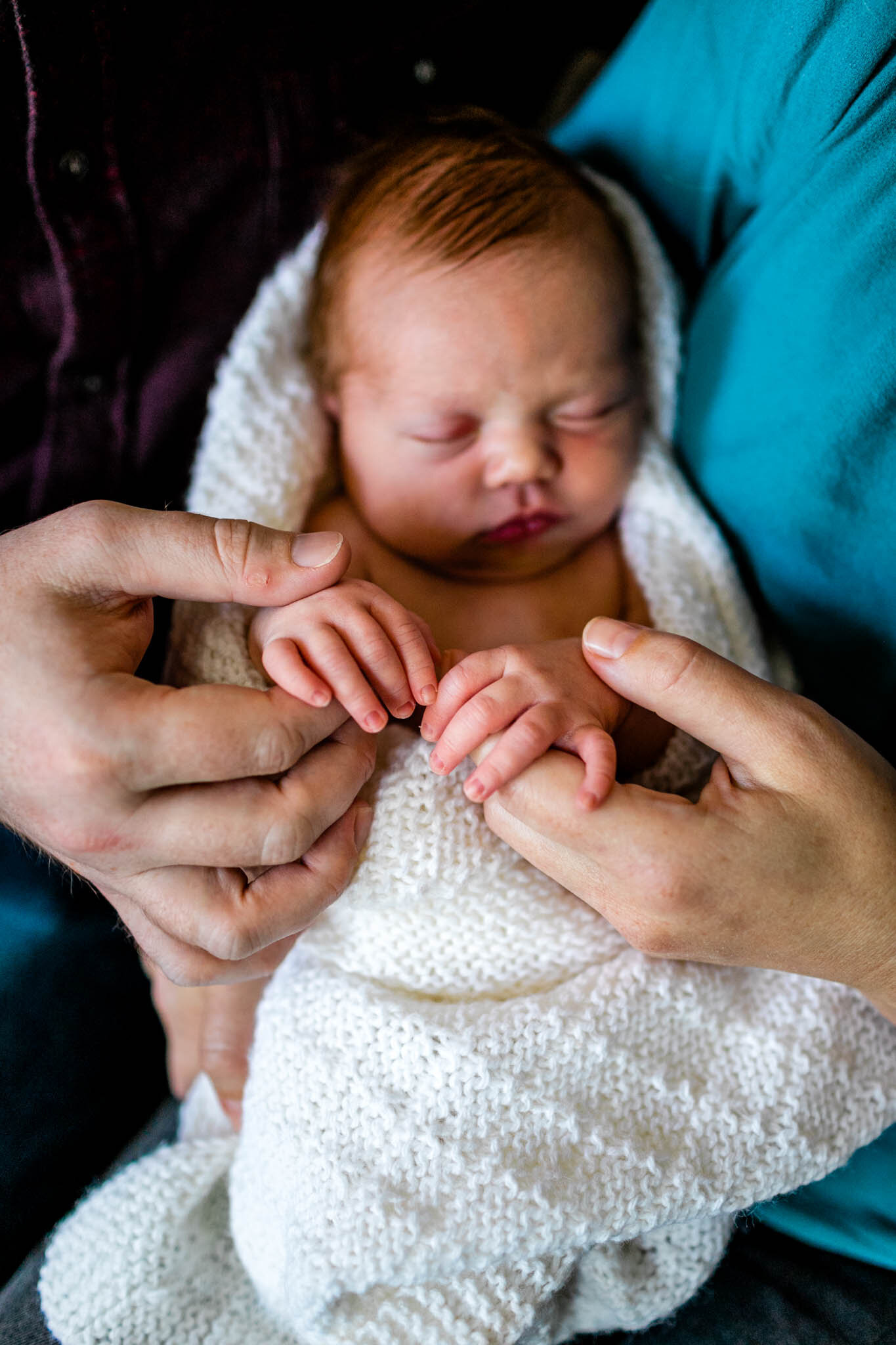 Durham Newborn Photographer | By G. Lin Photography | Close up of newborn baby and baby hands