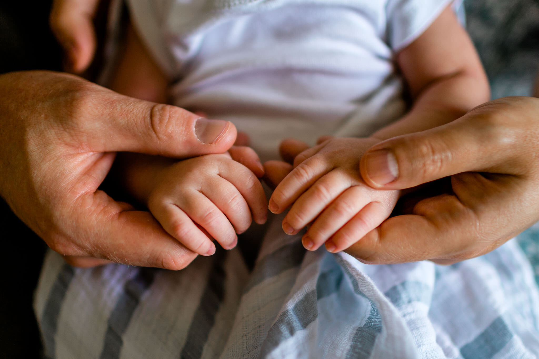 Close up of baby's hands | Durham Newborn Photographer | By G. Lin Photography | Lifestyle newborn session at home