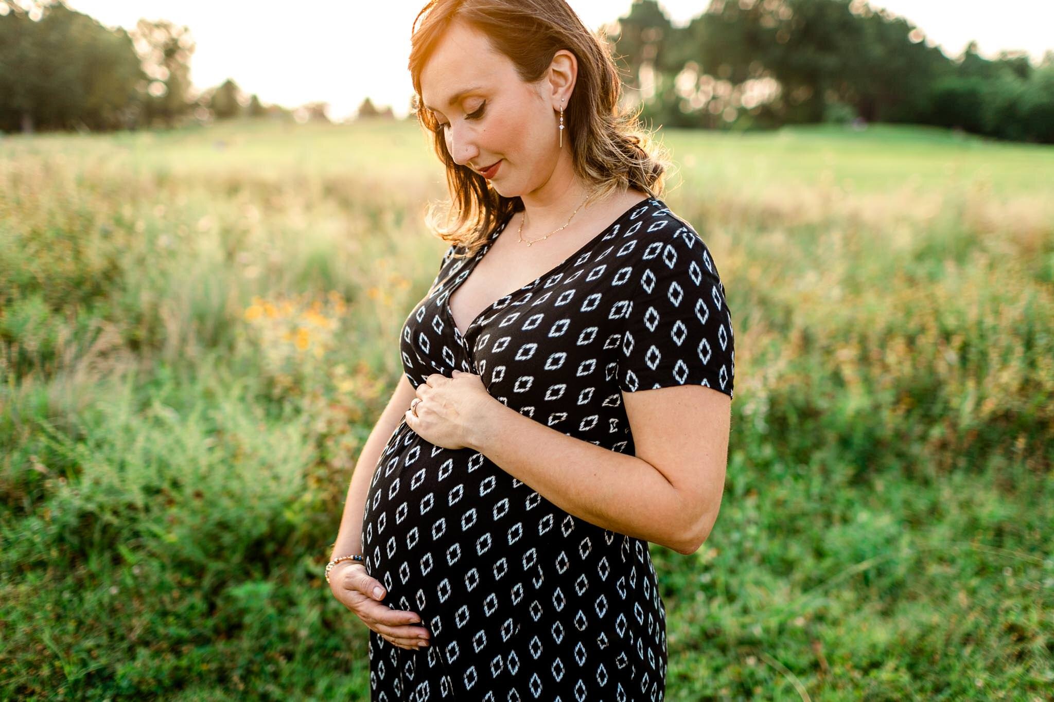 Raleigh Maternity Photographer | By G. Lin Photography | NC Museum of Art | Gorgeous golden hour maternity photo of pregnant woman