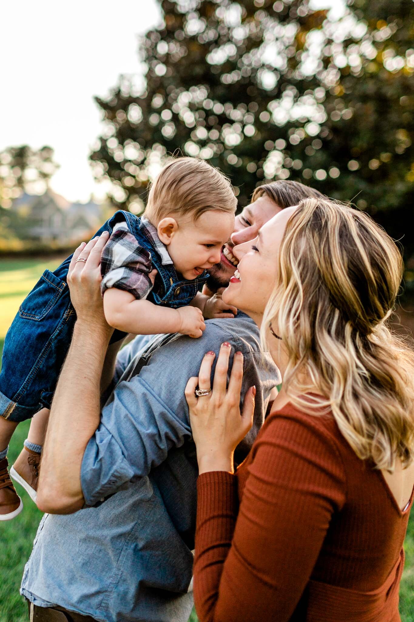50 Family Portrait Poses Guide for Beginning Family Photographers