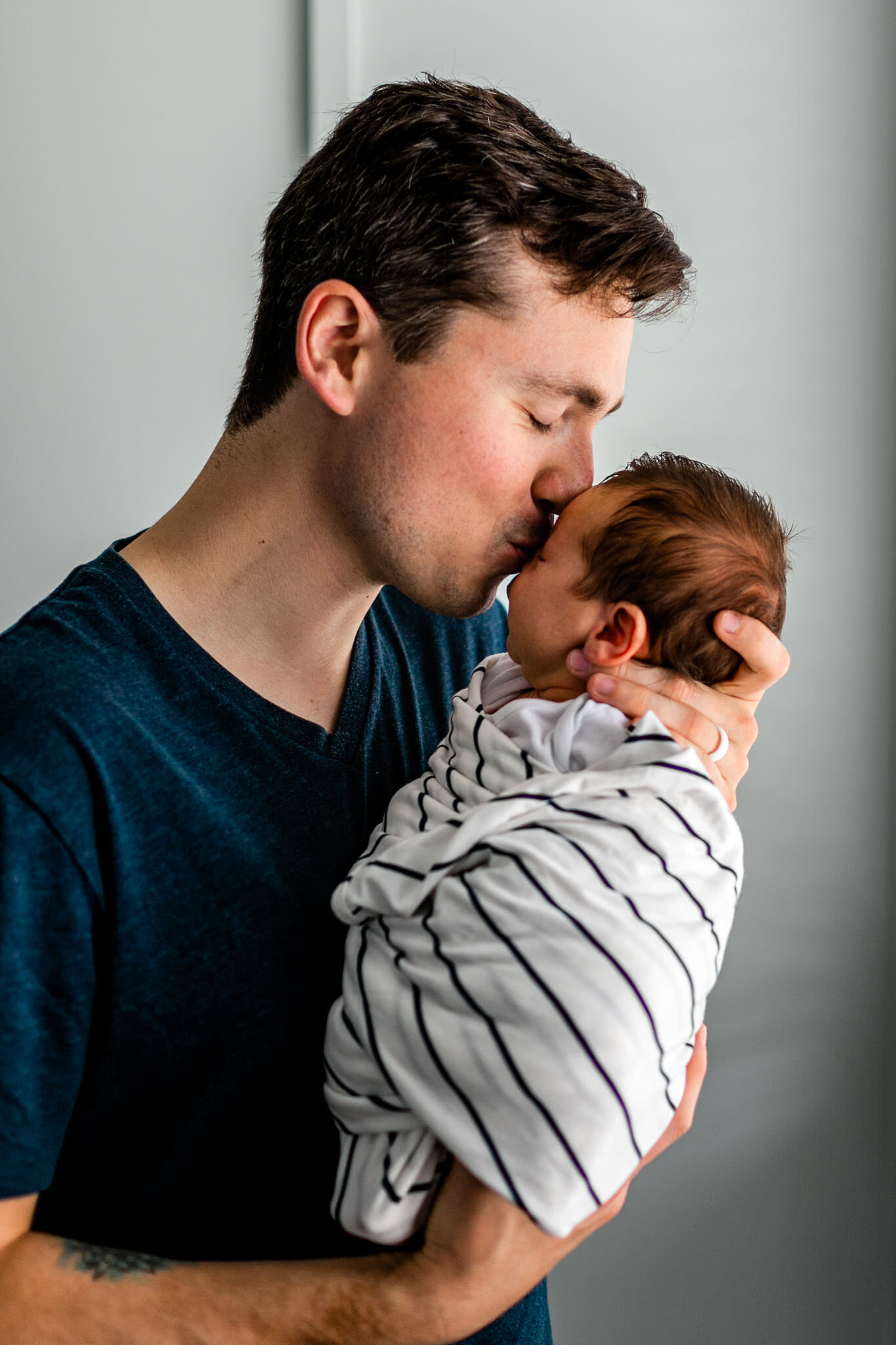 Durham Newborn Photographer | By G. Lin Photography | Man kissing baby