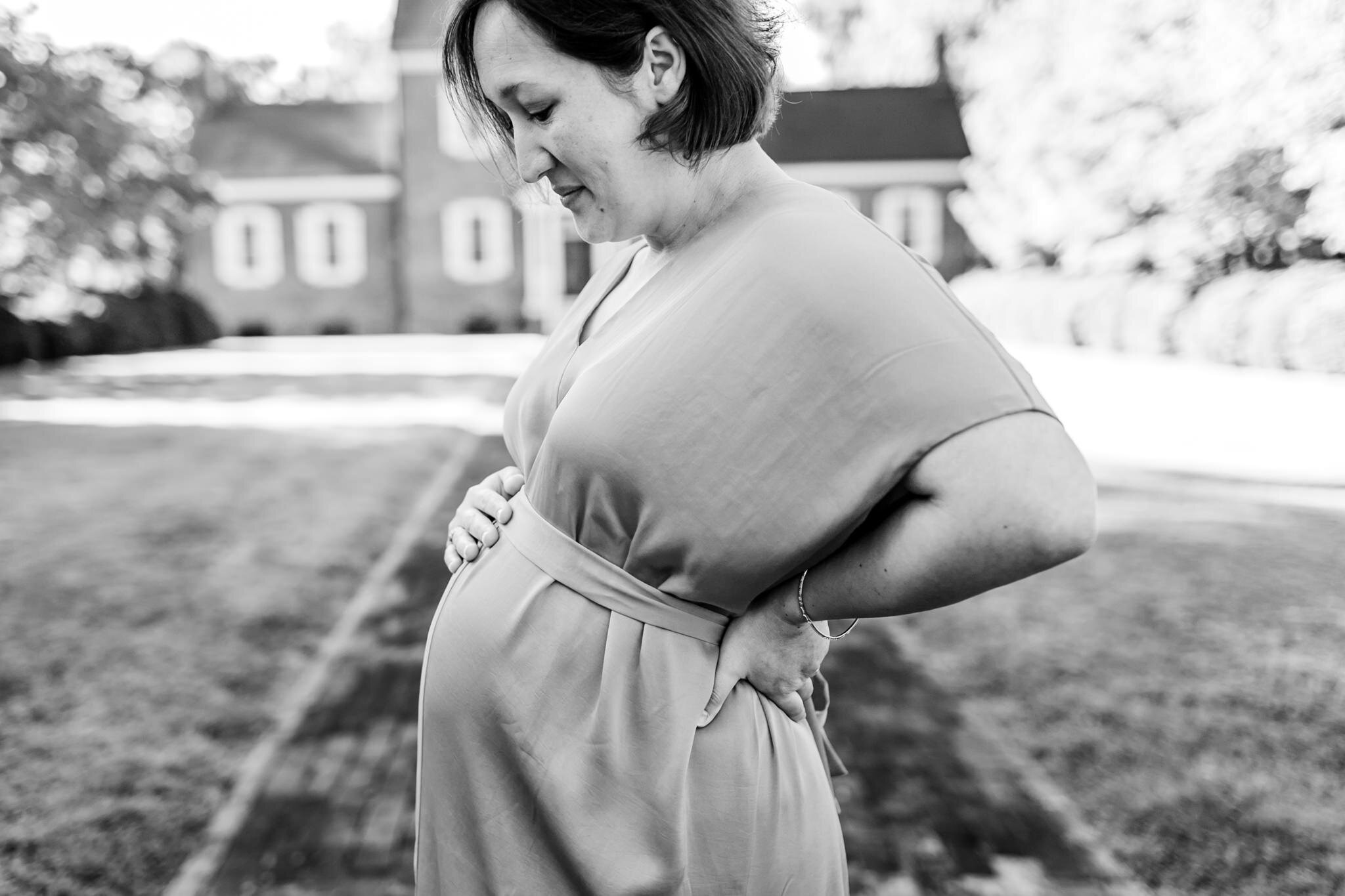 Maternity Shoot at Ayr Mount | Hillsborough Maternity Photographer | By G. Lin Photography | Beautiful black and white photo of woman holding belly