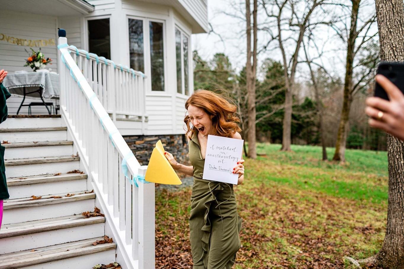 WOOHOO!!! 🎉 Congrats to Sarah for getting matched with her 1ST CHOICE! She'll be completing her anesthesiology residency at @DukeUniversity ⁠⁠👏👏👏
⁠⁠
#MatchDay2021 was two weeks ago and it truly was an honor to capture this very special moment for