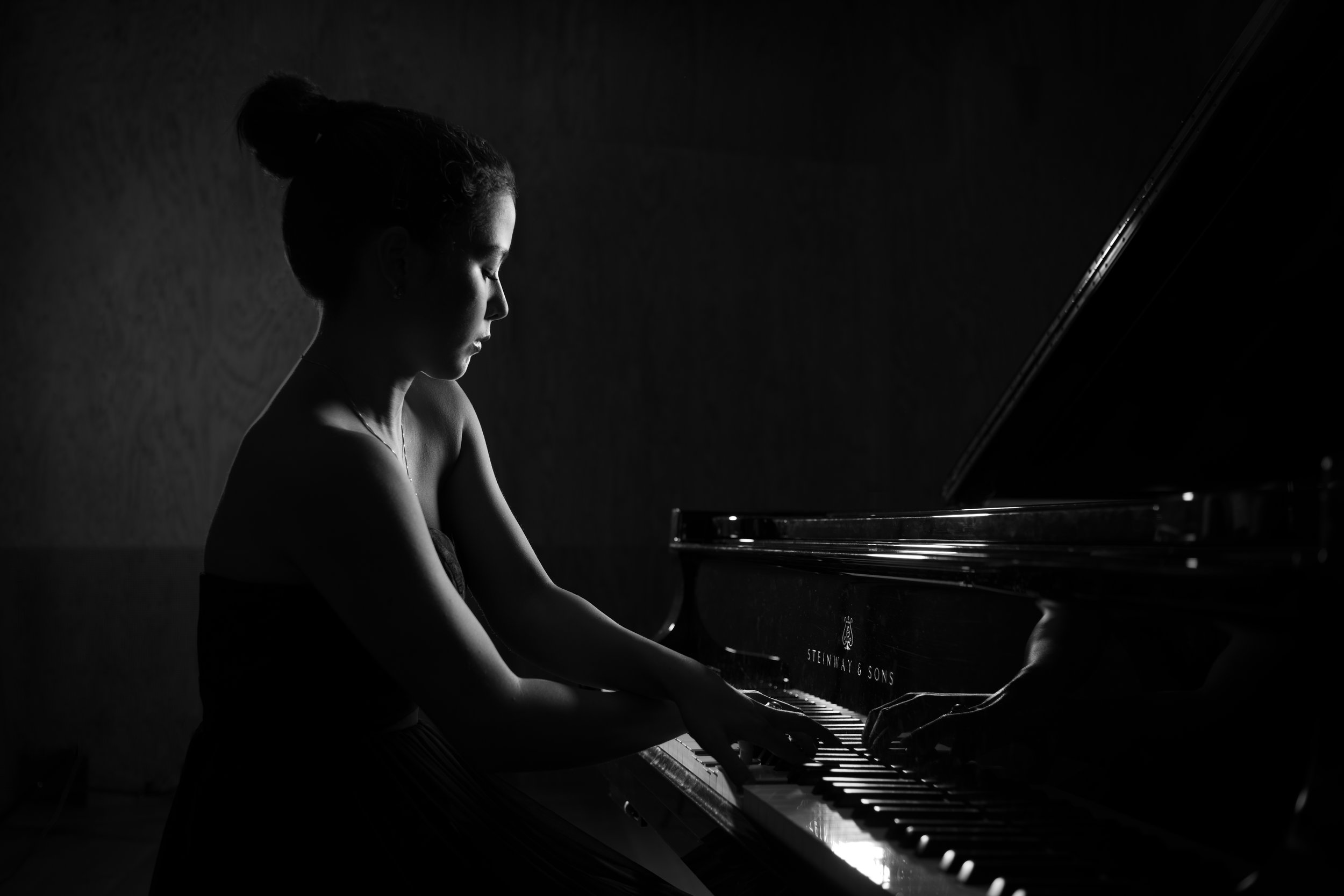 Classical pianist Anna Bertogna. Shot for my website www.shotsofmusic.com.