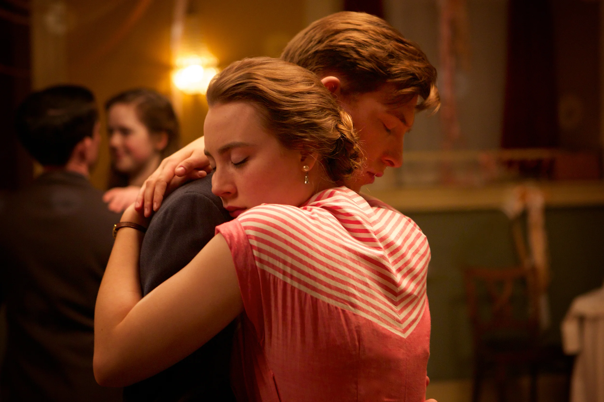 000051-5987-brooklyn_still1_saoirseronan__bykerrybrown_2014-11-26_11-37-30am.jpg