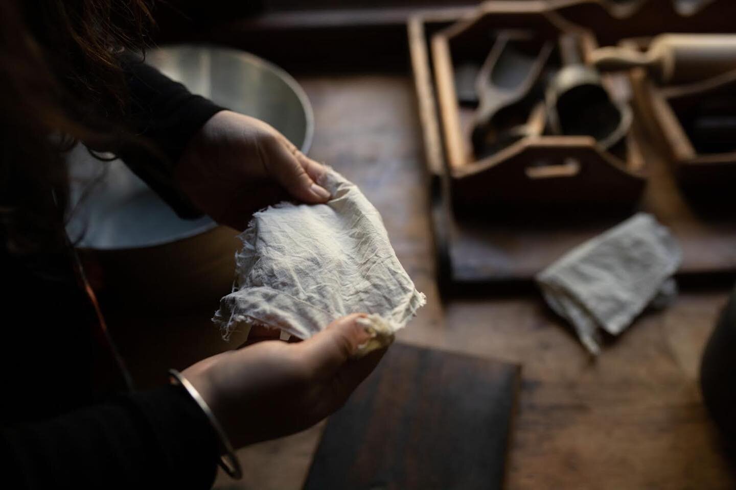 There's so much stuff always happening at @sovereignhill like these guys sewing and creating in the same way it was done 150 years ago. Also how good is window light... #tonyevansphoto
.
.
.
.
.
#sovereignhill #sovereignhillballarat #ballarat #visitb