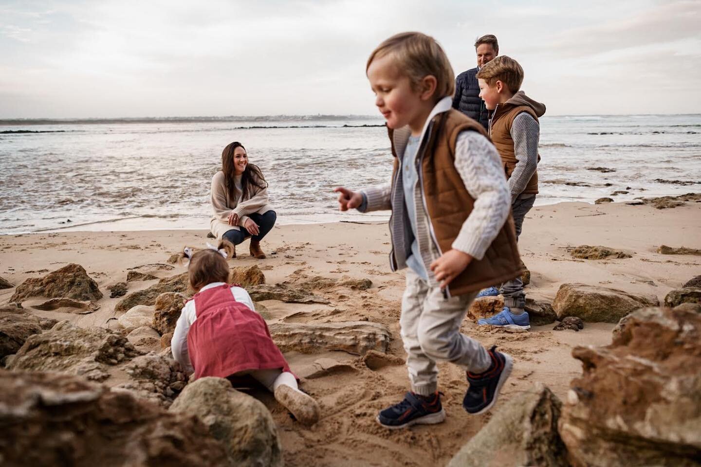 A cheeky family photo shoot with the Barr family. #tonyevansphoto
.
.
.
.
.
.
#geelongphotographer #melbournephotographer #ballaratphotographer #surfcoastphotographer #geelonglifestylephotography #geelonglifestylephotographer #portaitphotography #por