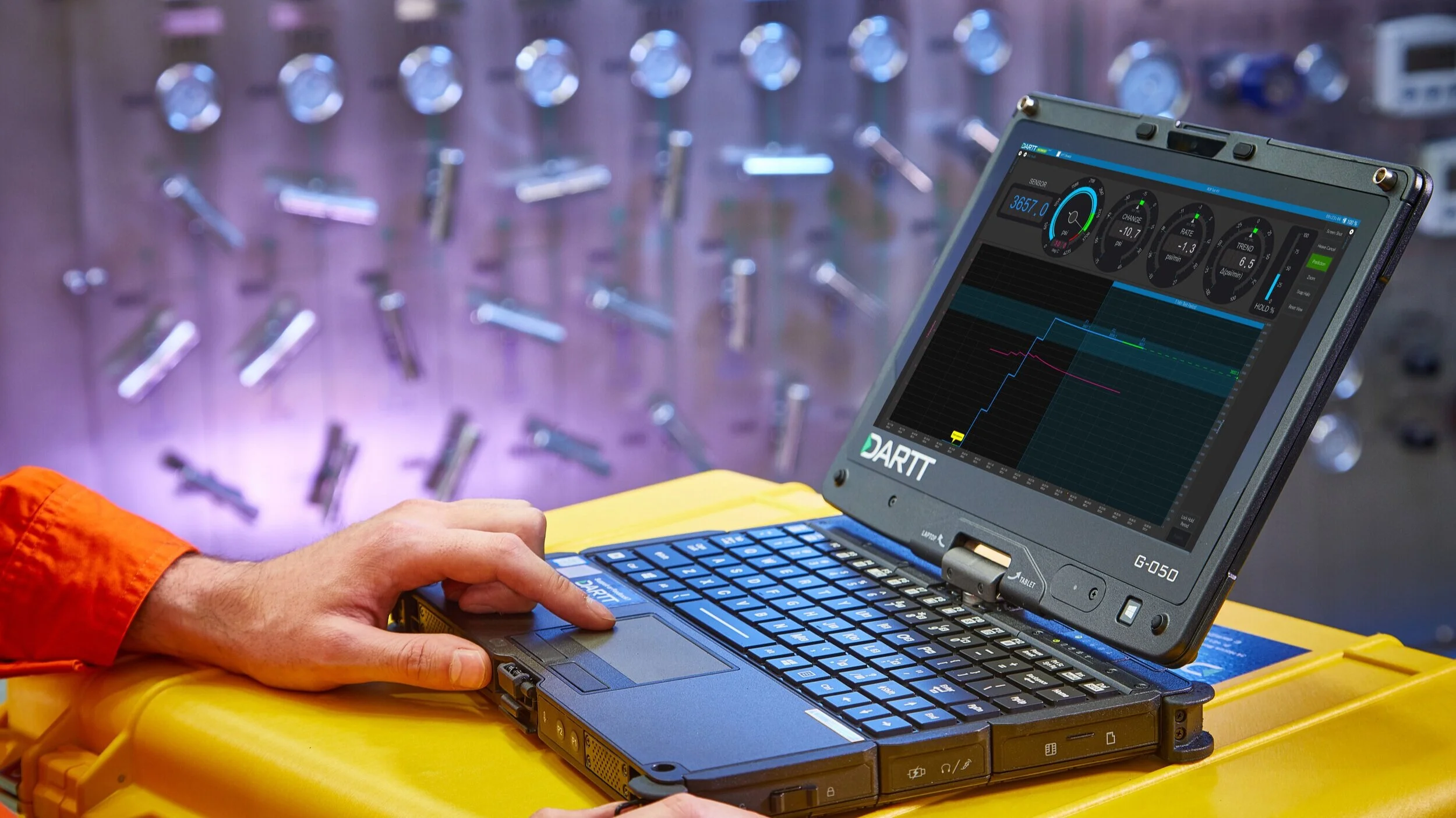 Laptop%2Boperator-hands-03r.jpg