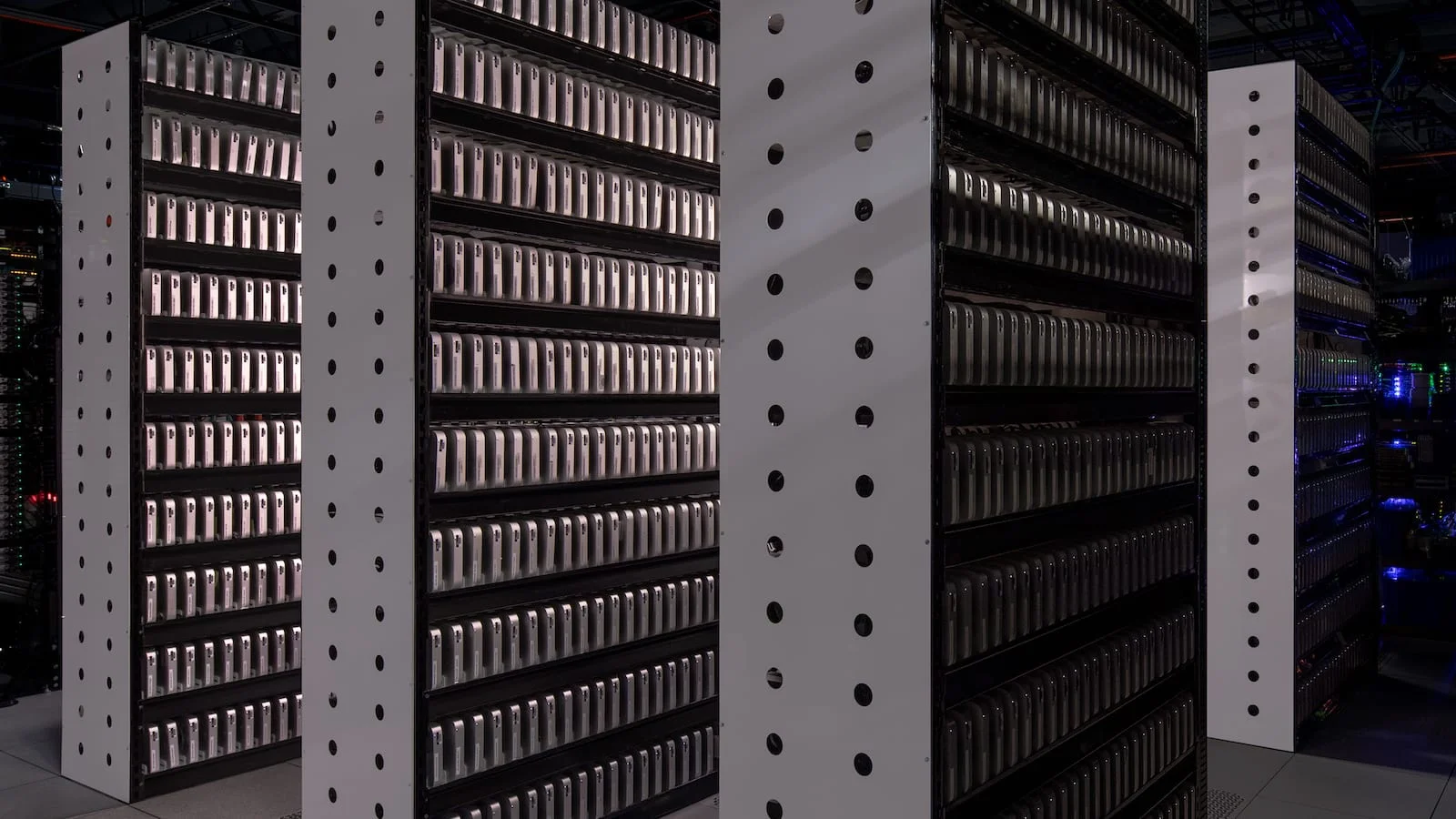 MacStadium-MacMini-Racks-Apple.jpg