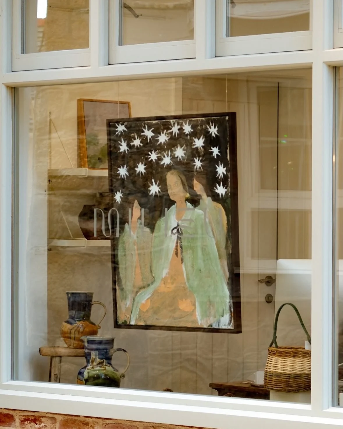 Very happy to see my painting &lsquo;Traditions of Star Gazing&rsquo; in the windows of @milieu.studios in St Ives. My paintings are available in the gallery and online.
Tiny me at my easel is buzzing too, swipe to the end to see 🎨 

📷 Milieu Galle