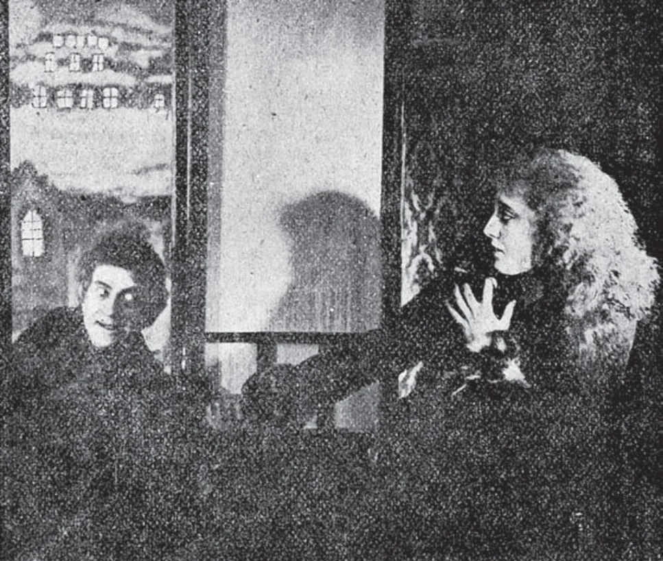 A picture from the film Drakula Halála (1921)