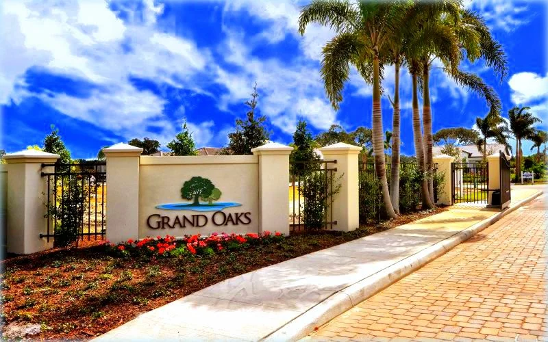 Grand Oaks Entry.jpg