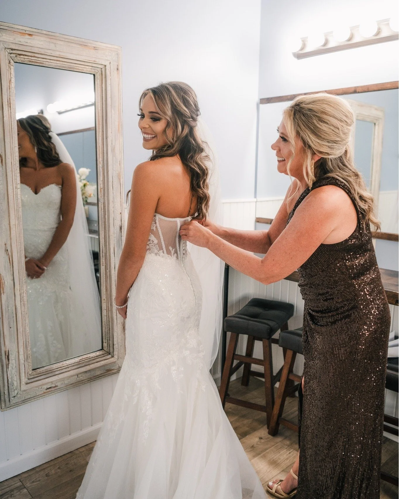 Happy Mother's Day to all the wonderful moms who not only show up on wedding day, but every day. ❤️

.

.

.

#rusticmanor1848 #rusticmanor #weddingvenue #wiweddingvenue #wiweddings #mothersday #happymothersday #momsday