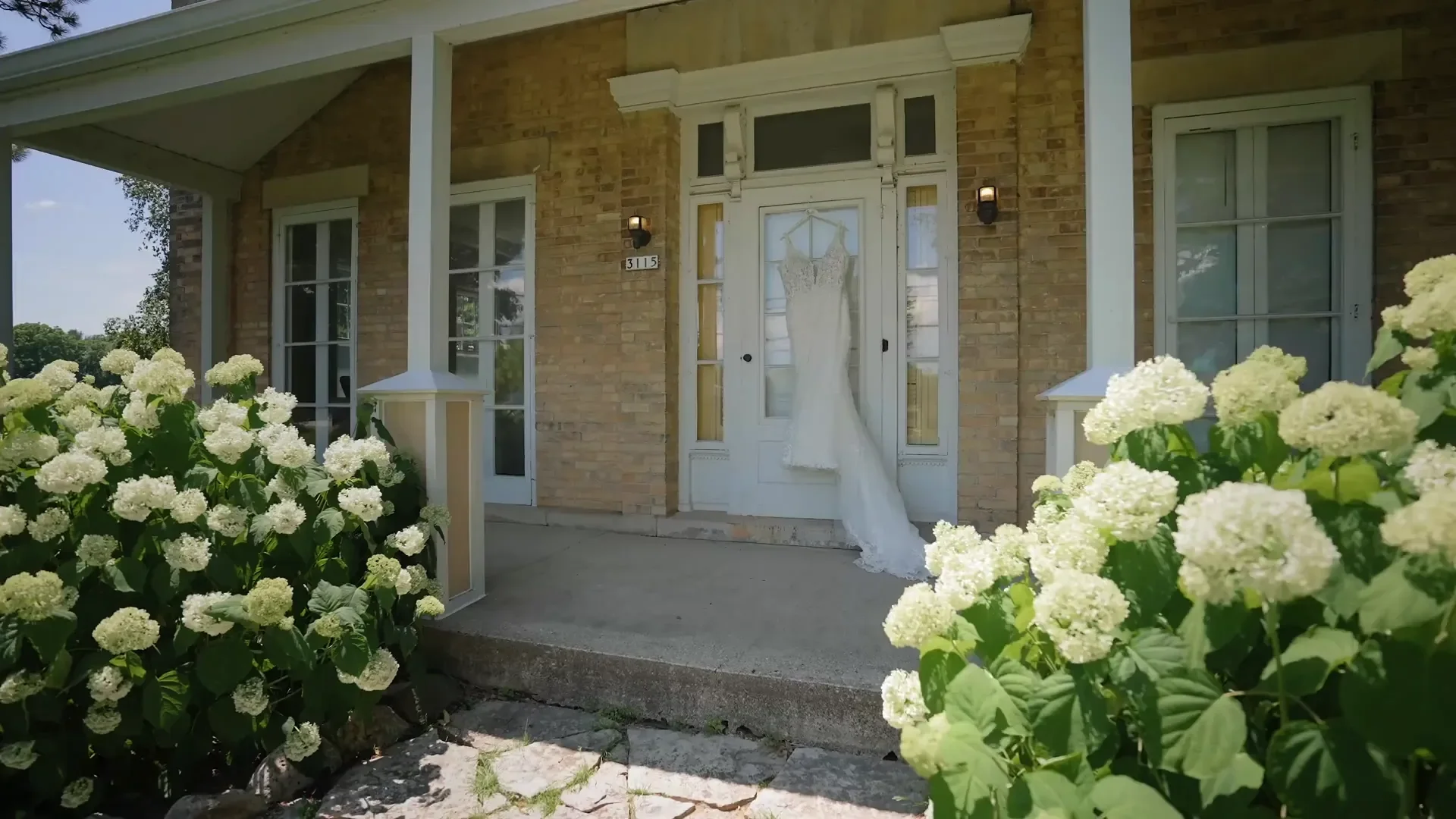RusticManor-HeroVideo_Thumbnail.webp