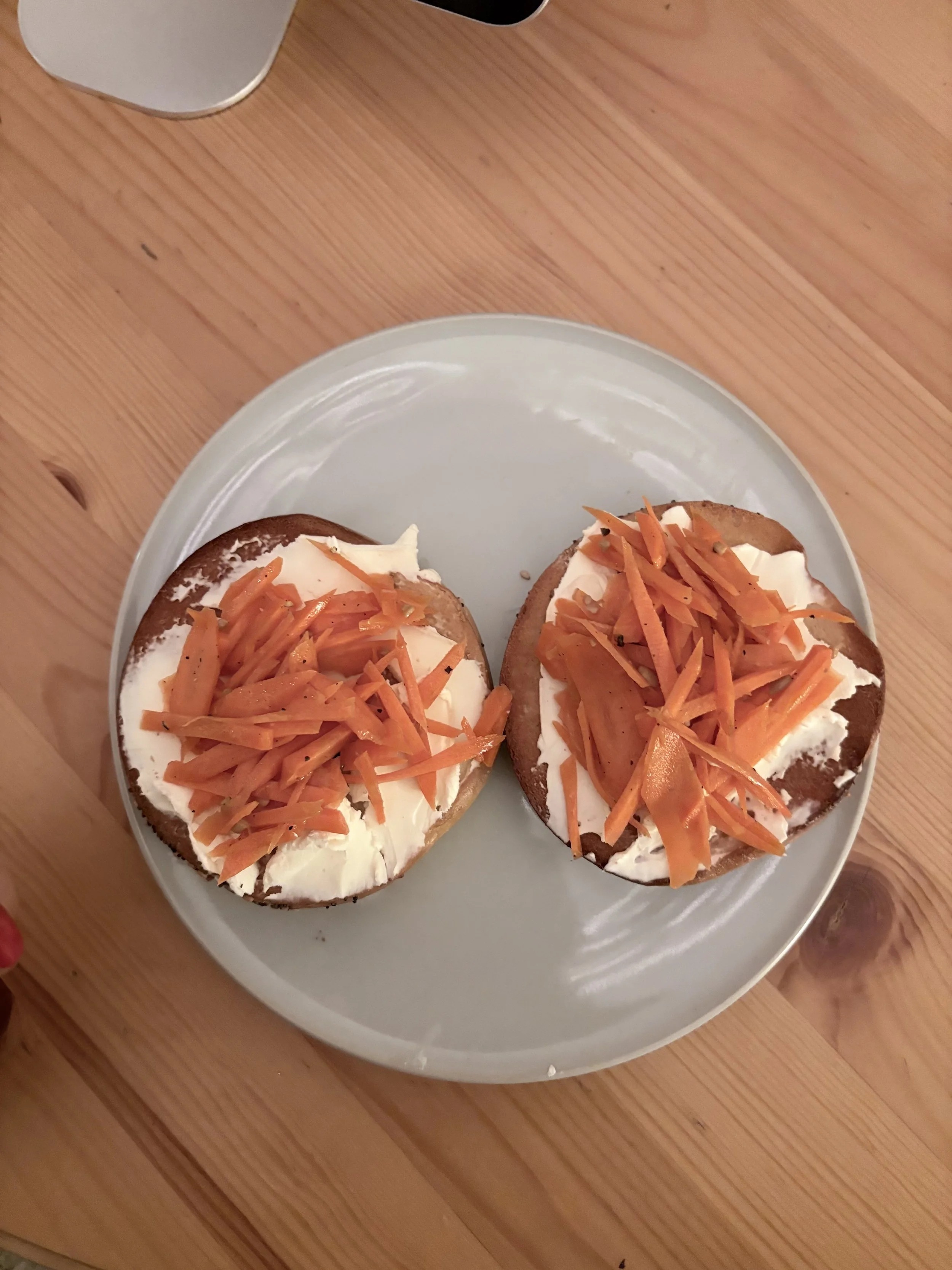 simple pleasure.( carottes rappeand cream  cheese bagel)