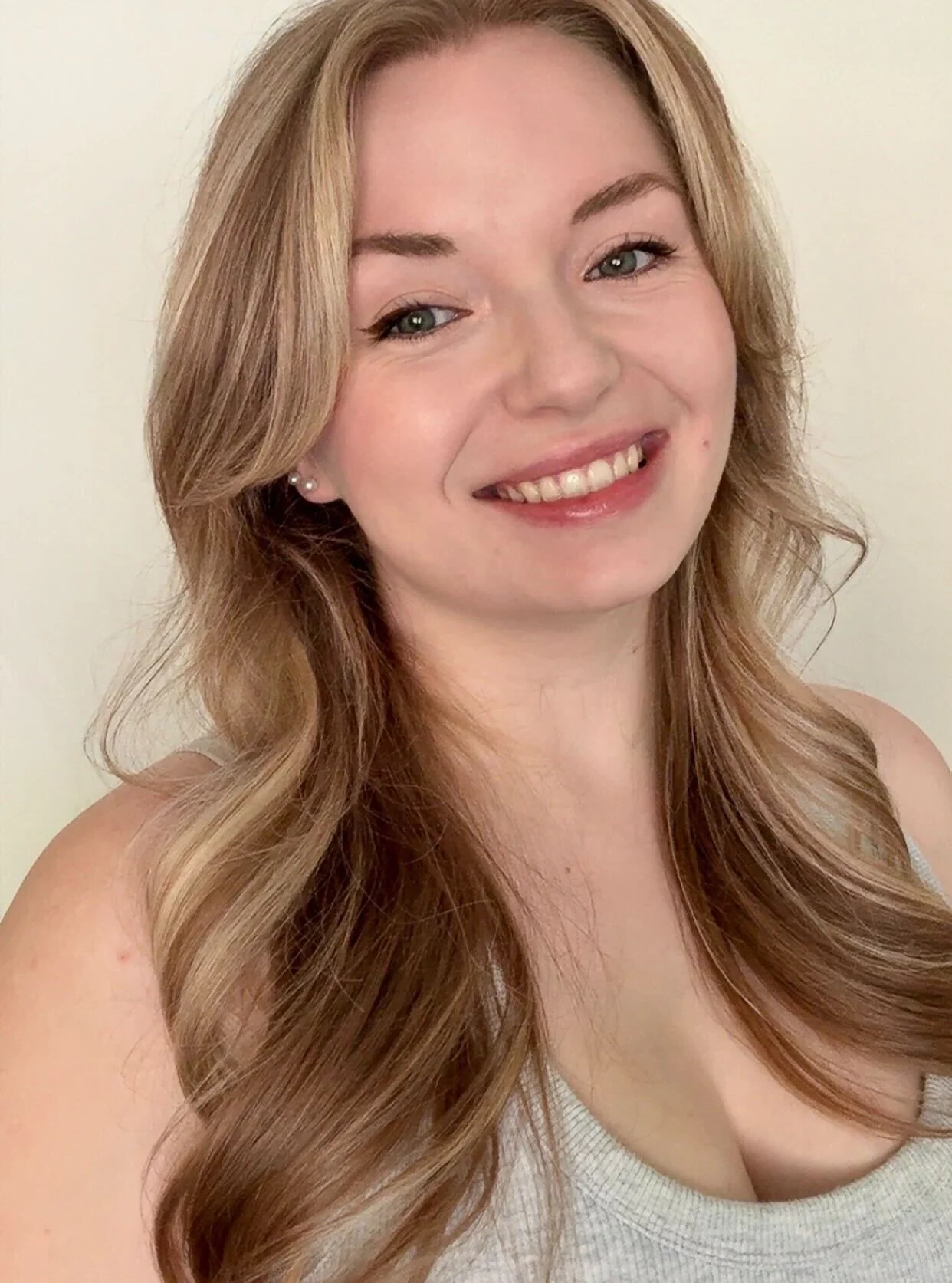 Teacher Feature: Meet Ms. Kelly! 

After 20 years in Nashville, I joined DancEast two years ago, drawn by its incredible mission to make dance accessible to everyone. I earned my BFA in Dance from Austin Peay State University and taught competition d