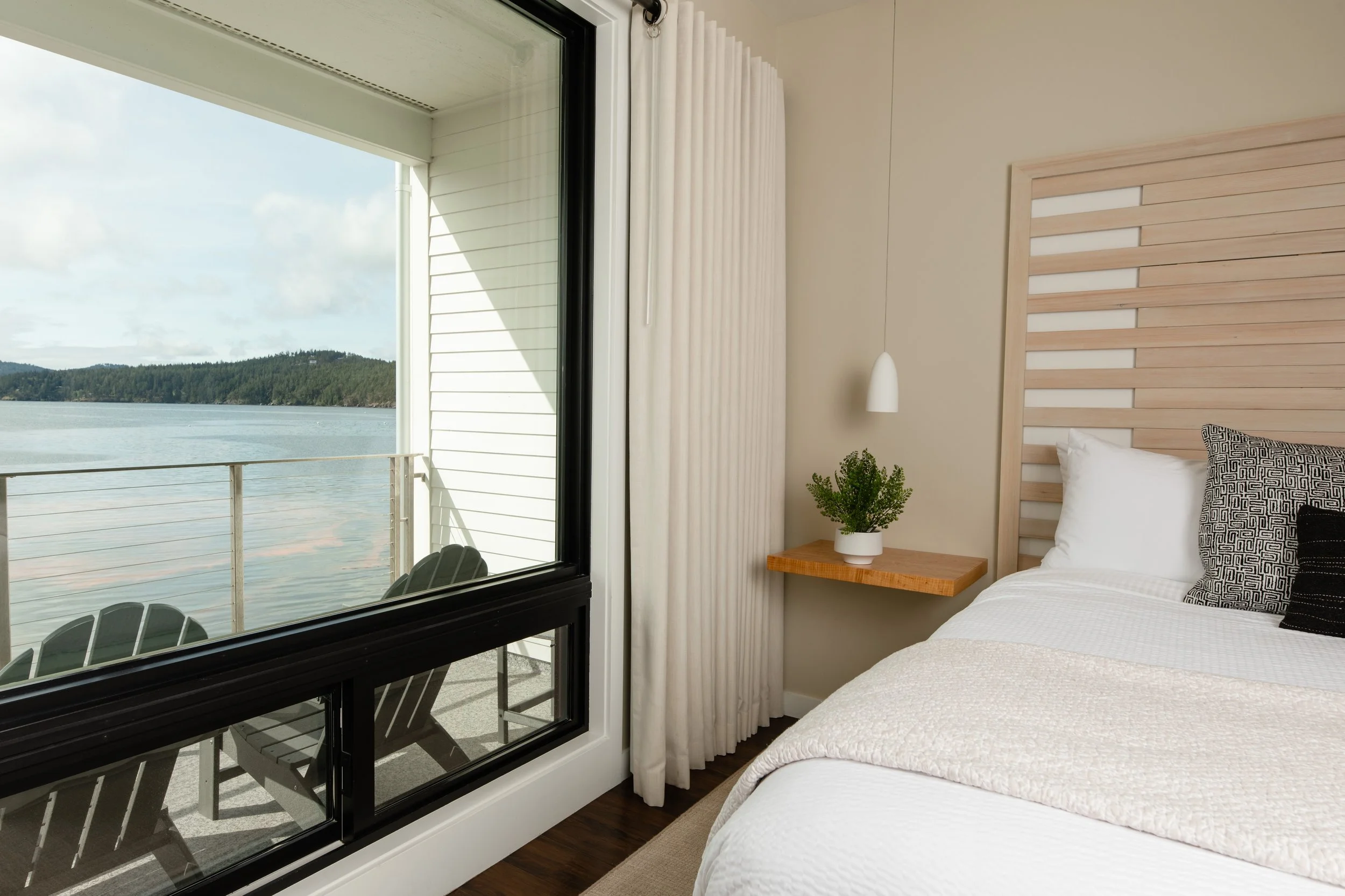 Best Place to Stay Orcas Island — Outlook Inn on Orcas Island